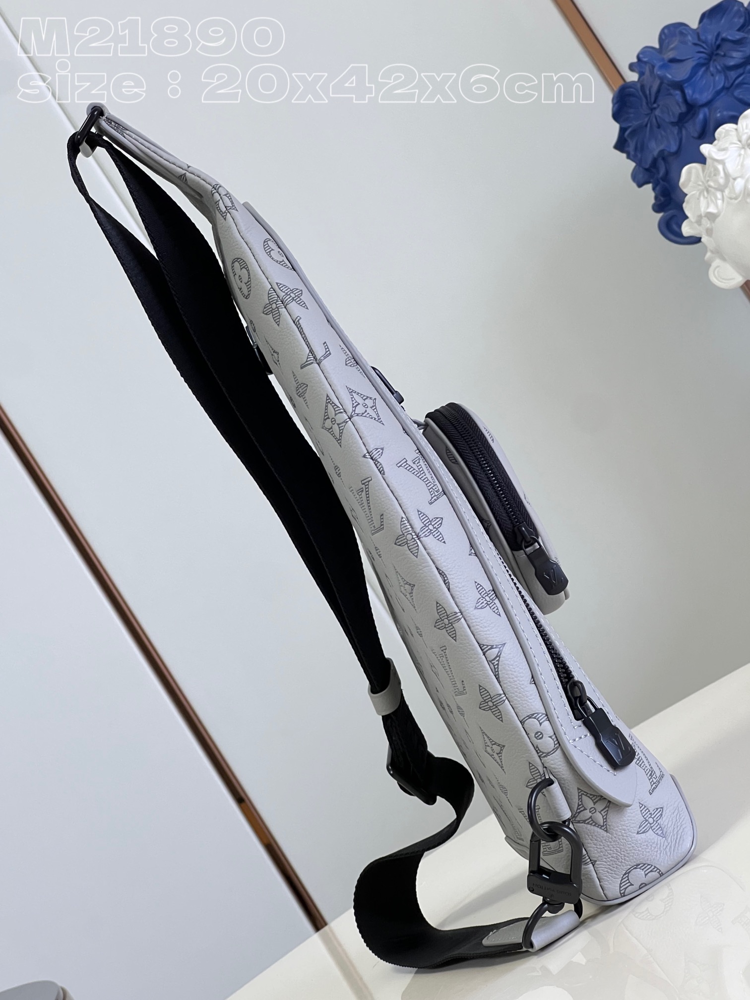 l**is V*t*n duo slingbag