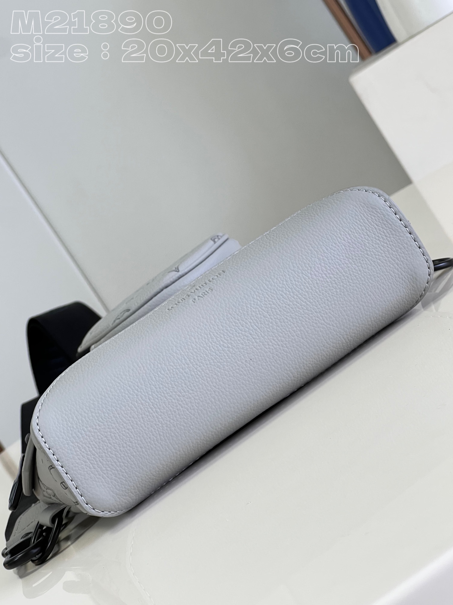 l**is V*t*n duo slingbag