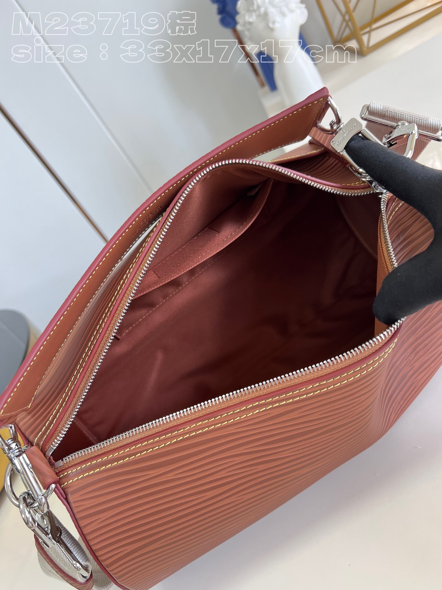 l**is V*t*n soft polochon mm bag