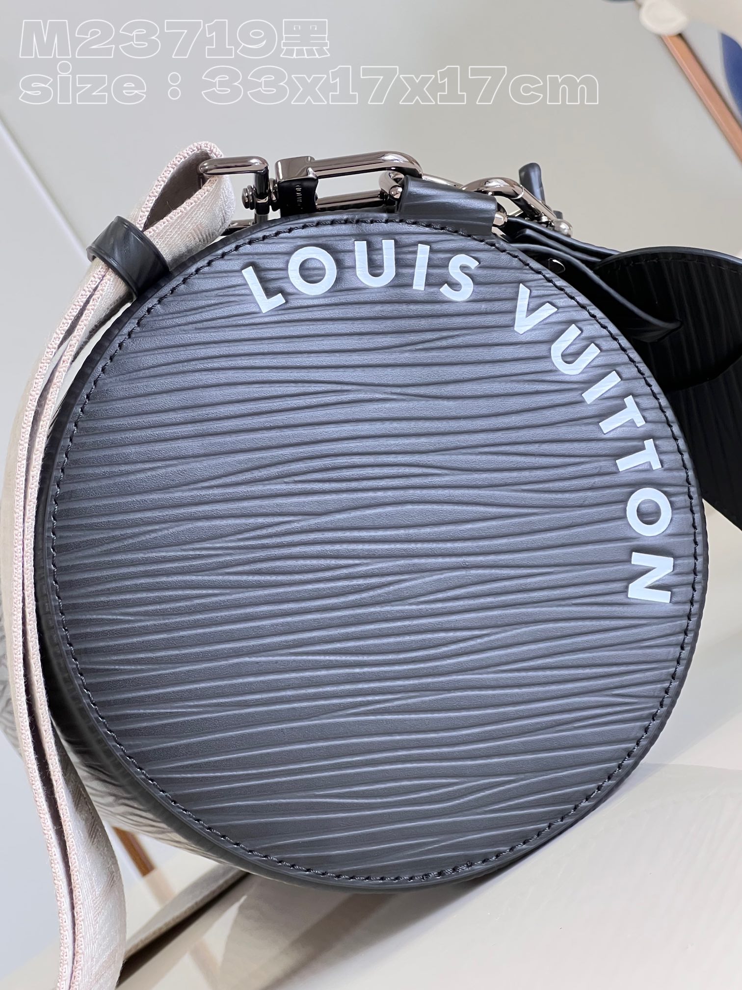 l**is V*t*n soft polochon mm bag