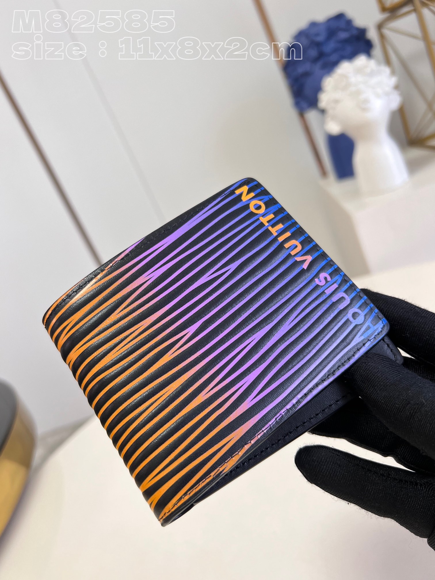 l**is V*t*n slender wallet