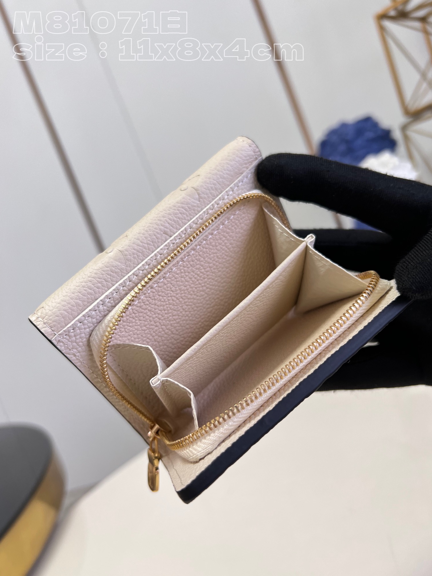 l**is V*t*n métis compact wallet