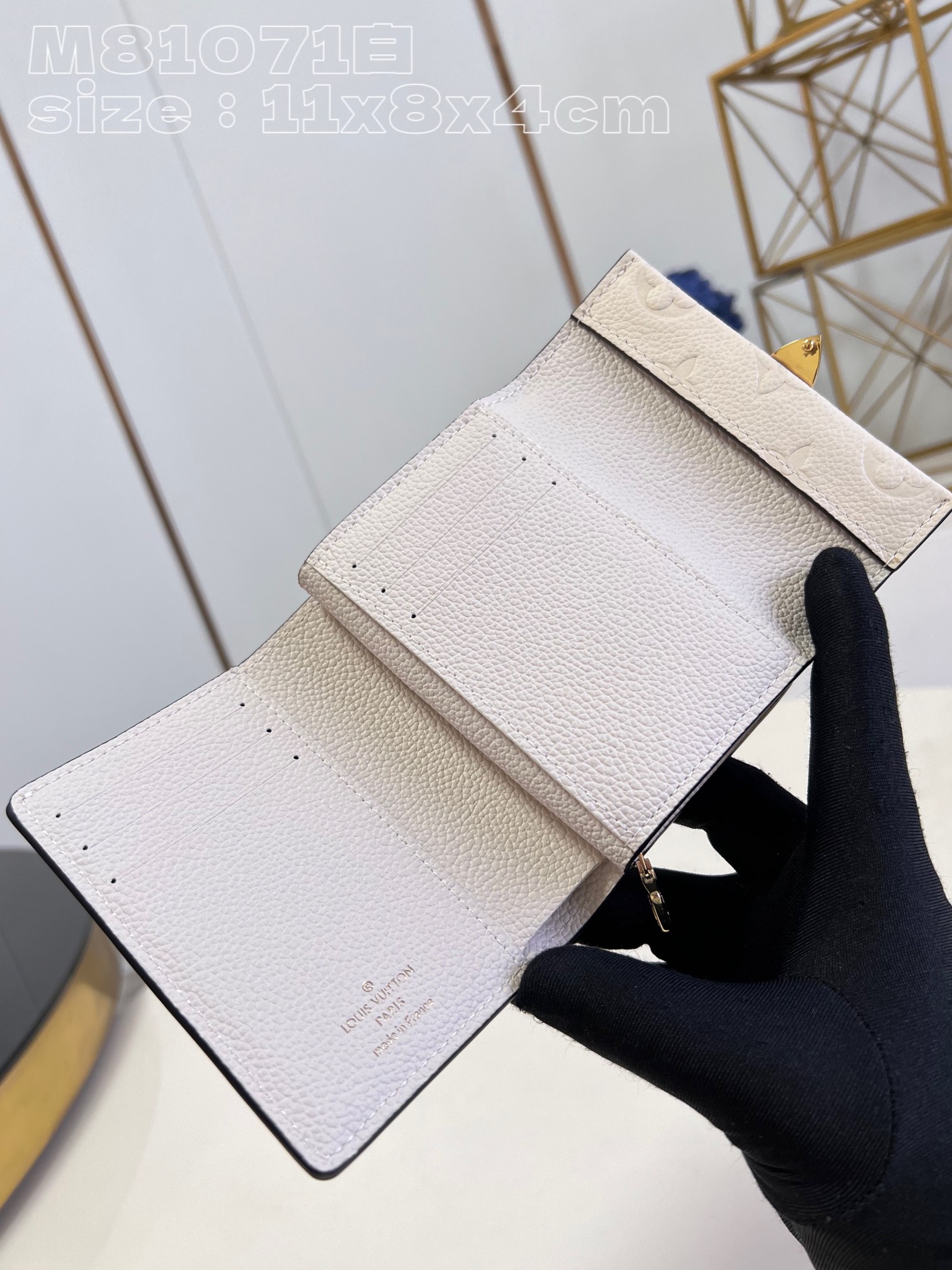 l**is V*t*n métis compact wallet