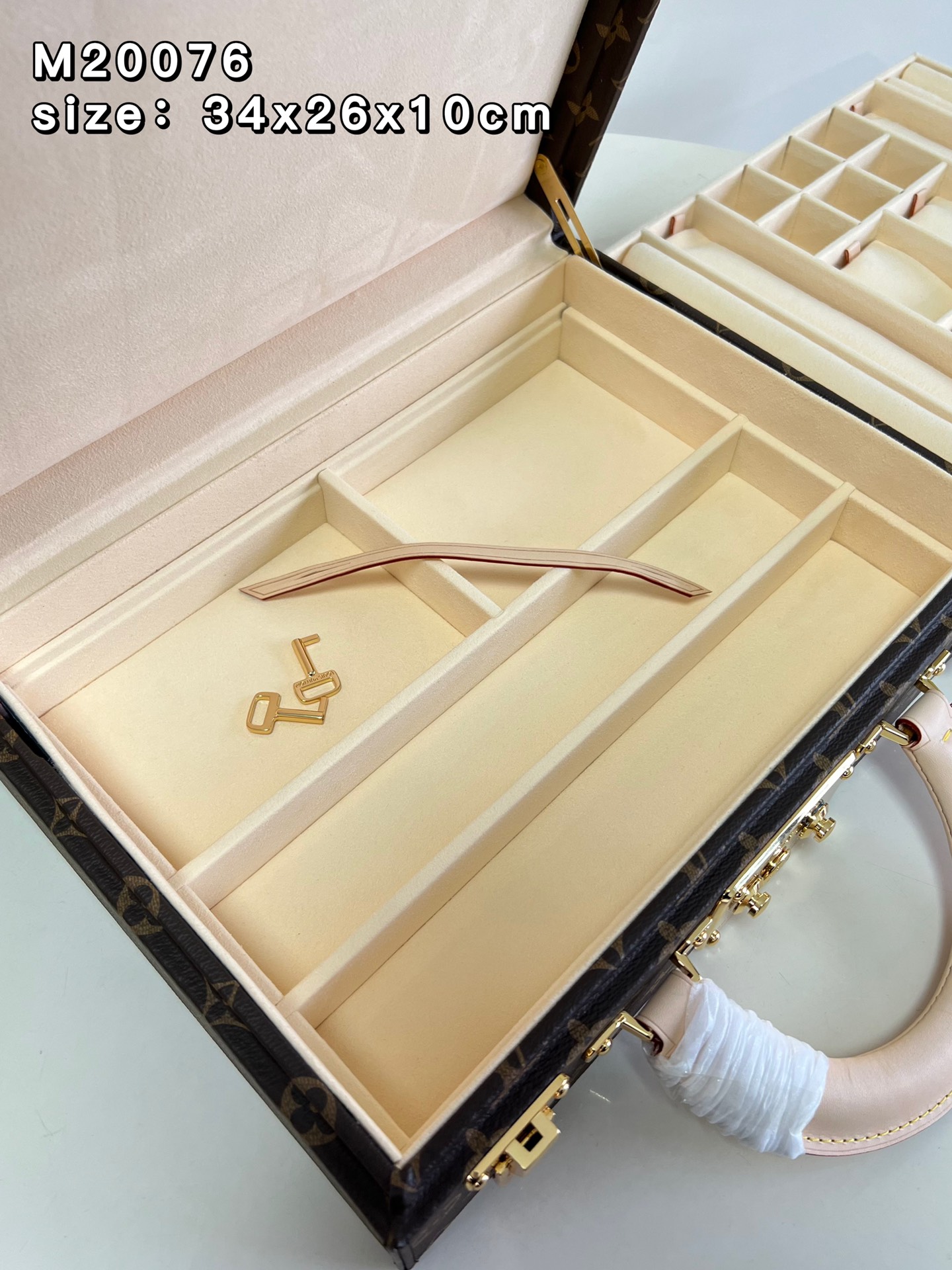 l**is V*t*n jewelry vanity