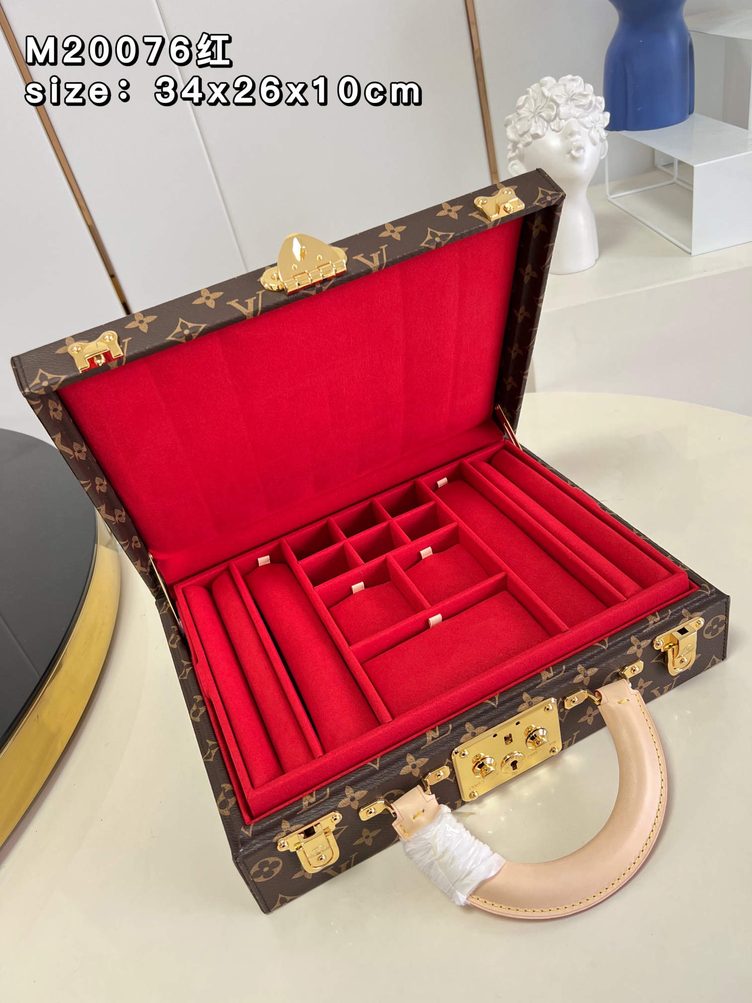 l**is V*t*n jewelry vanity