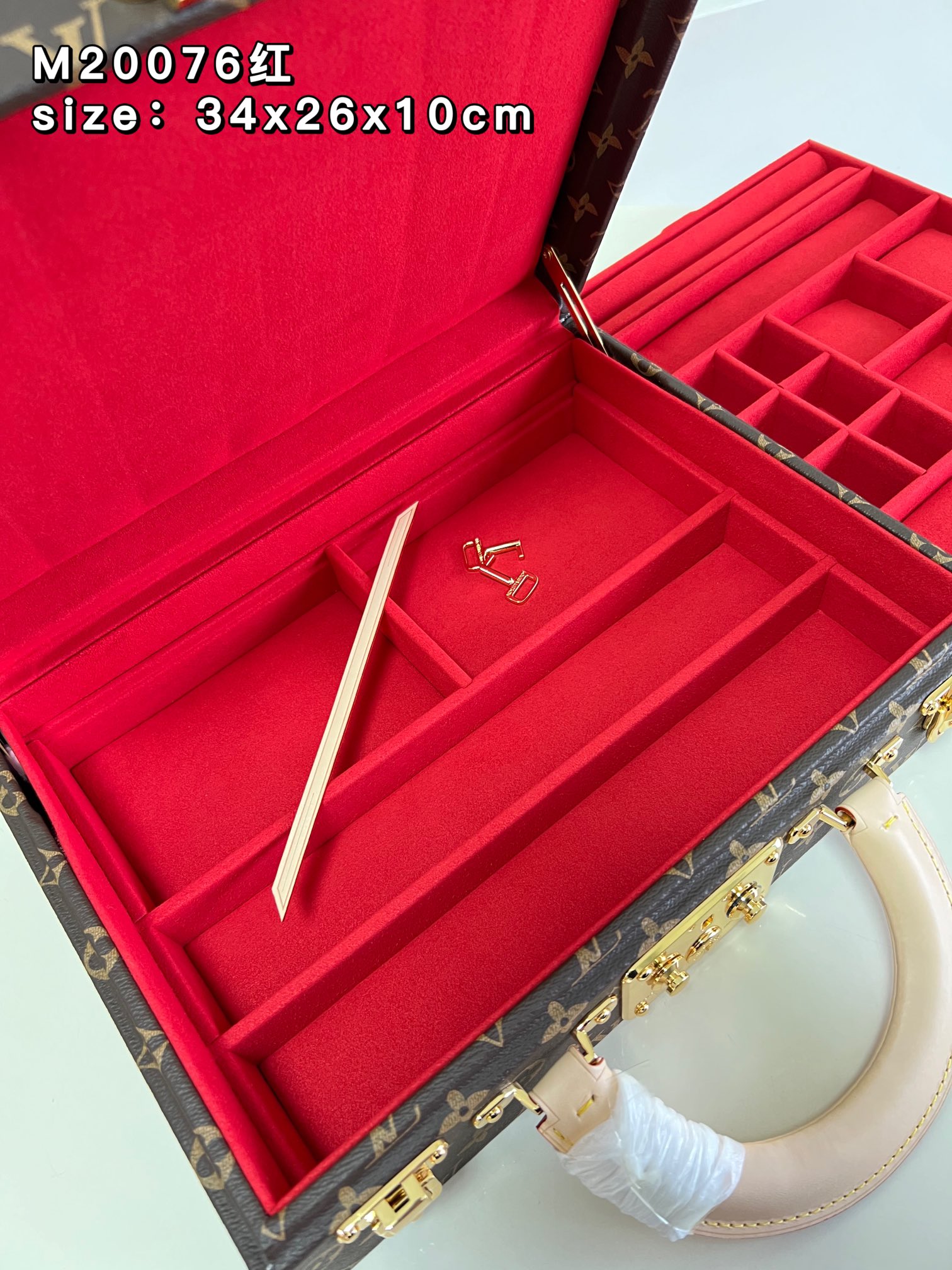 l**is V*t*n jewelry vanity