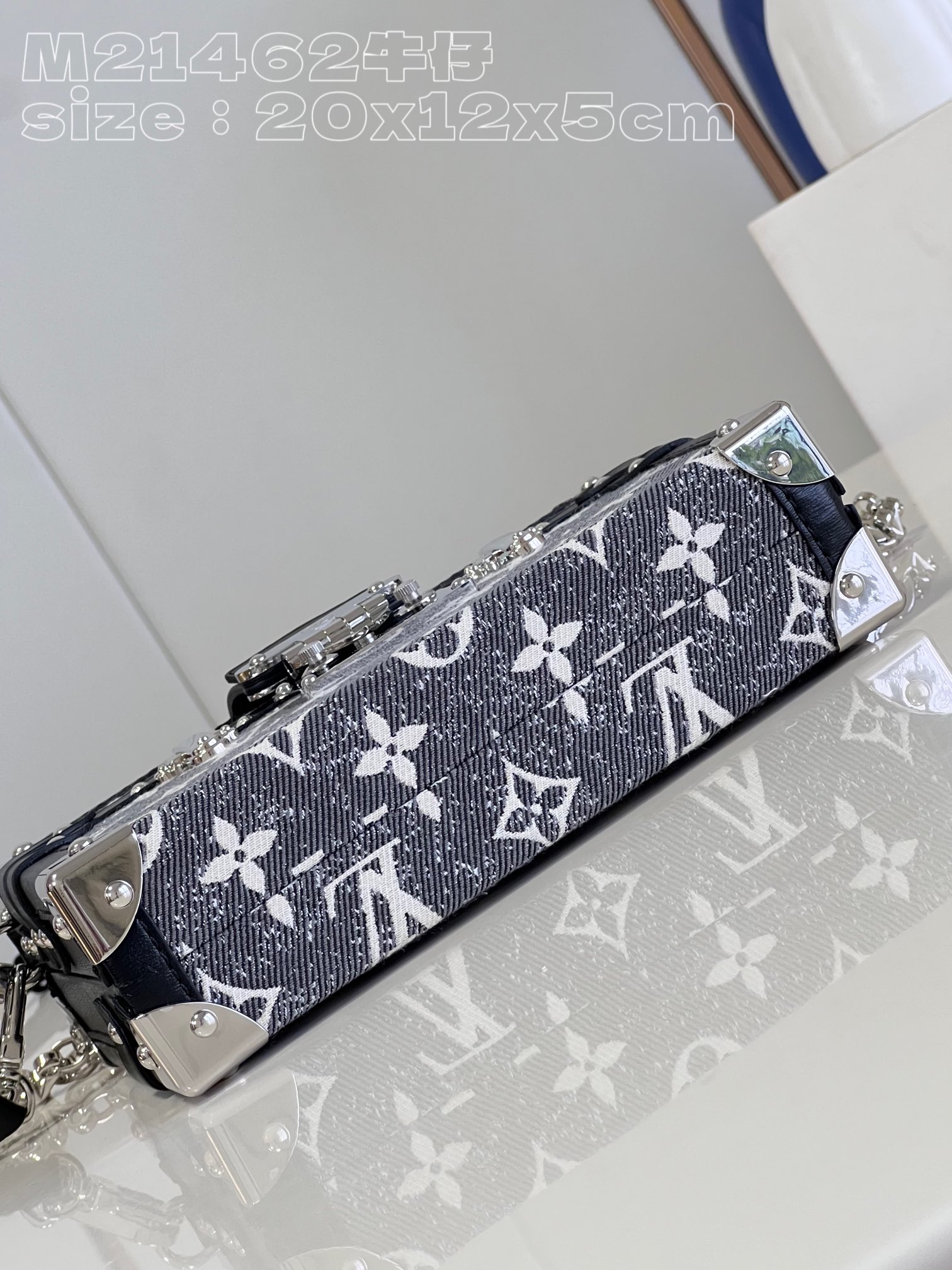 l**is V*t*n petit malle handbag