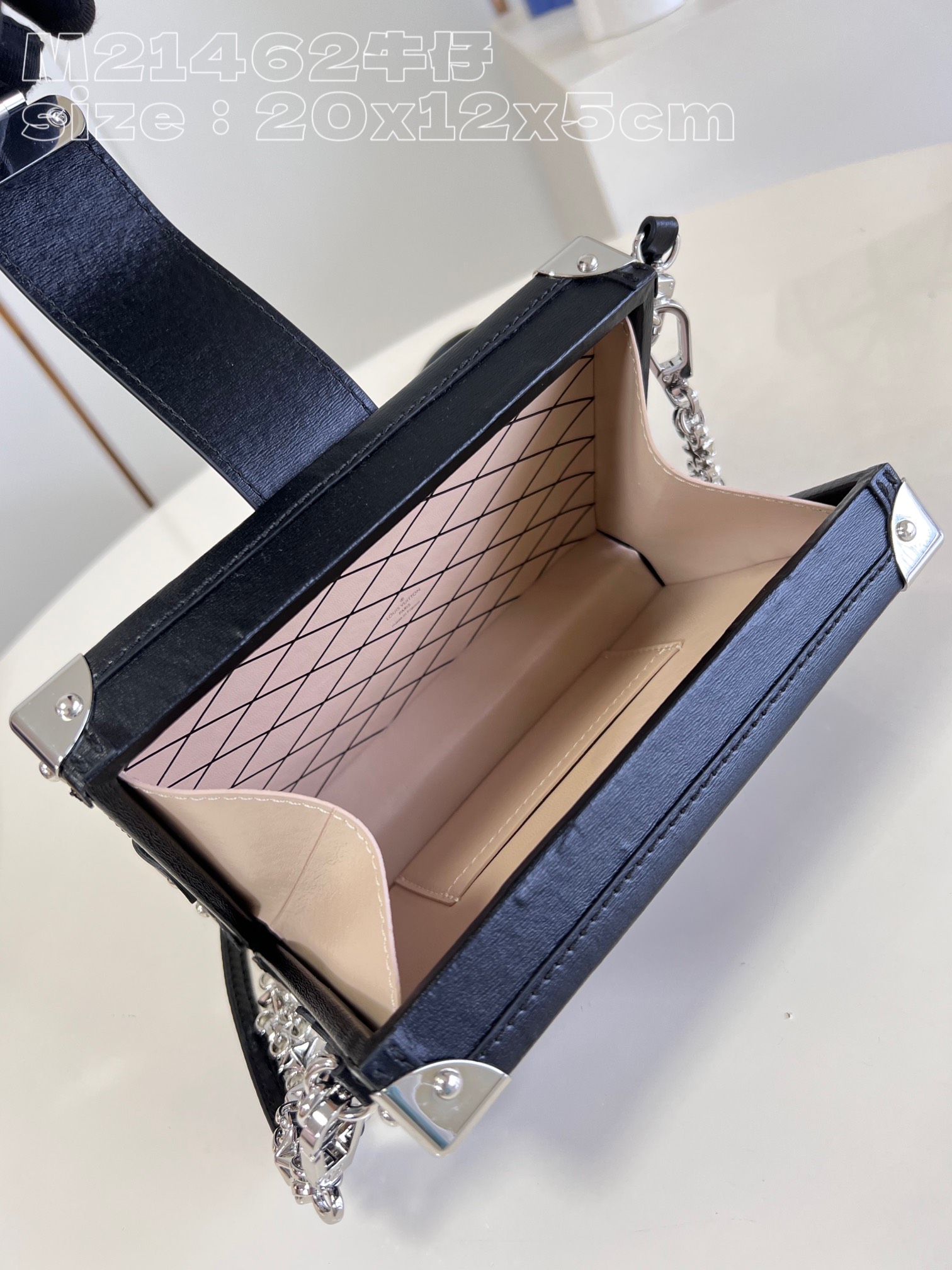 l**is V*t*n petit malle handbag