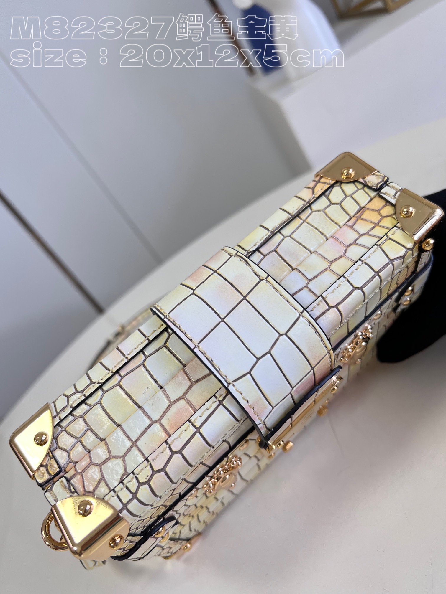 l**is V*t*n petit malle handbag