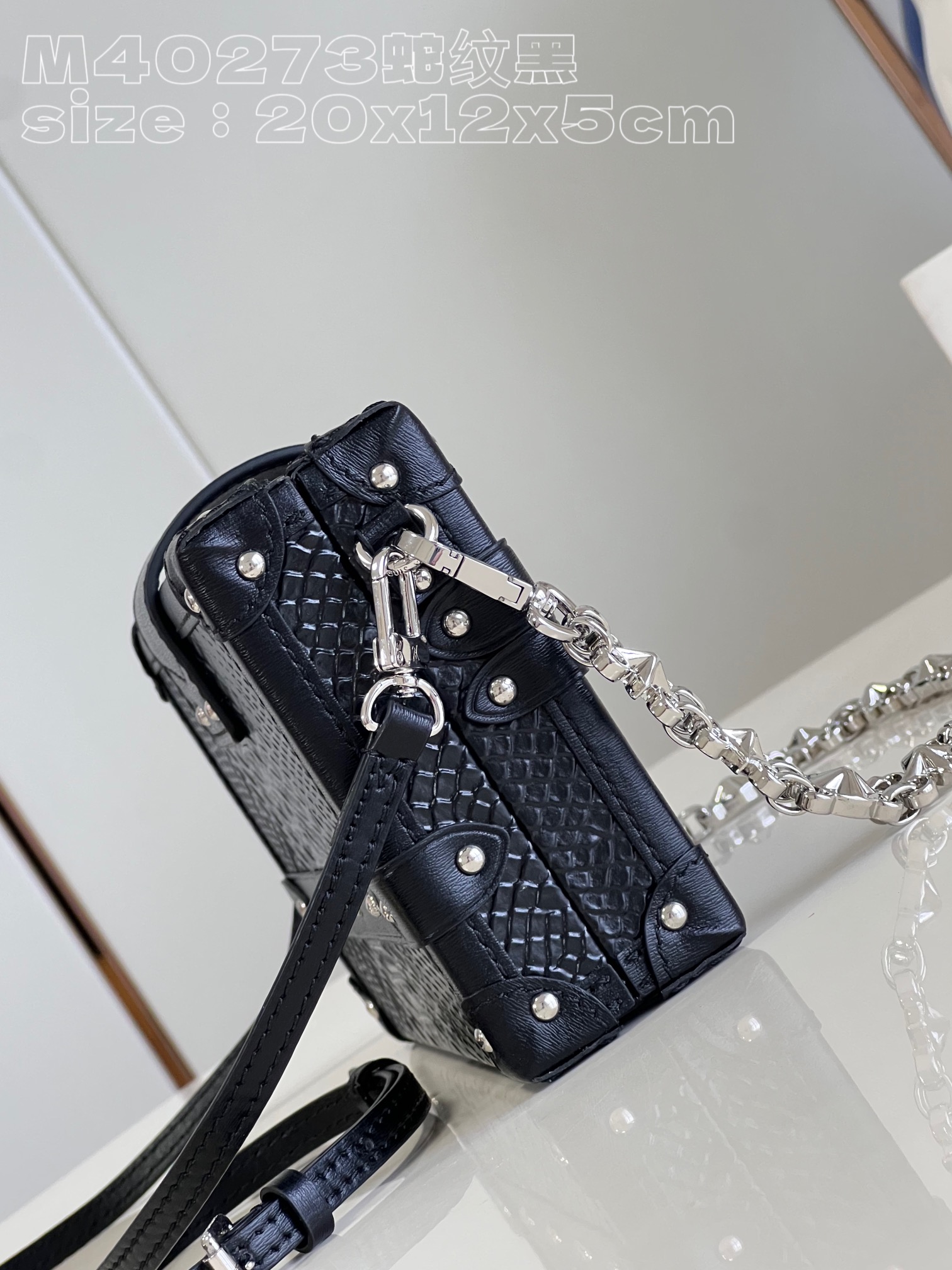 l**is V*t*n petit malle handbag