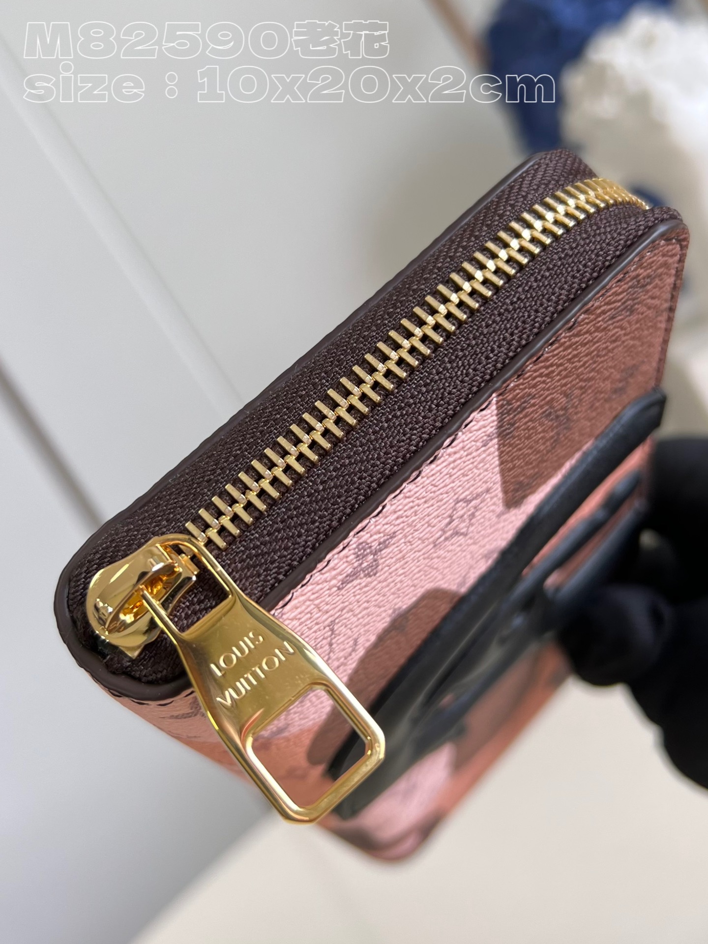 l**is V*t*n zippy vertical wallet