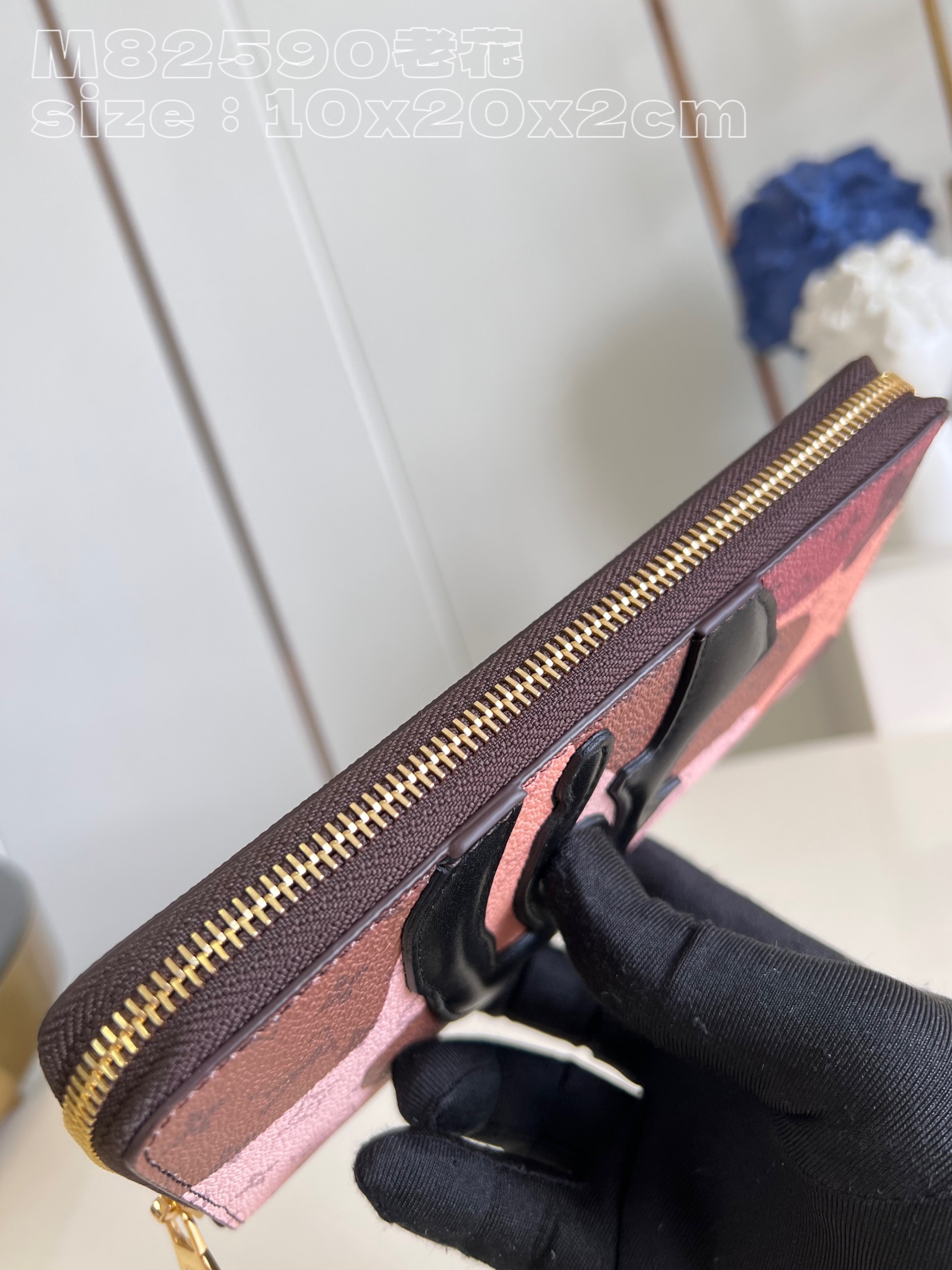 l**is V*t*n zippy vertical wallet