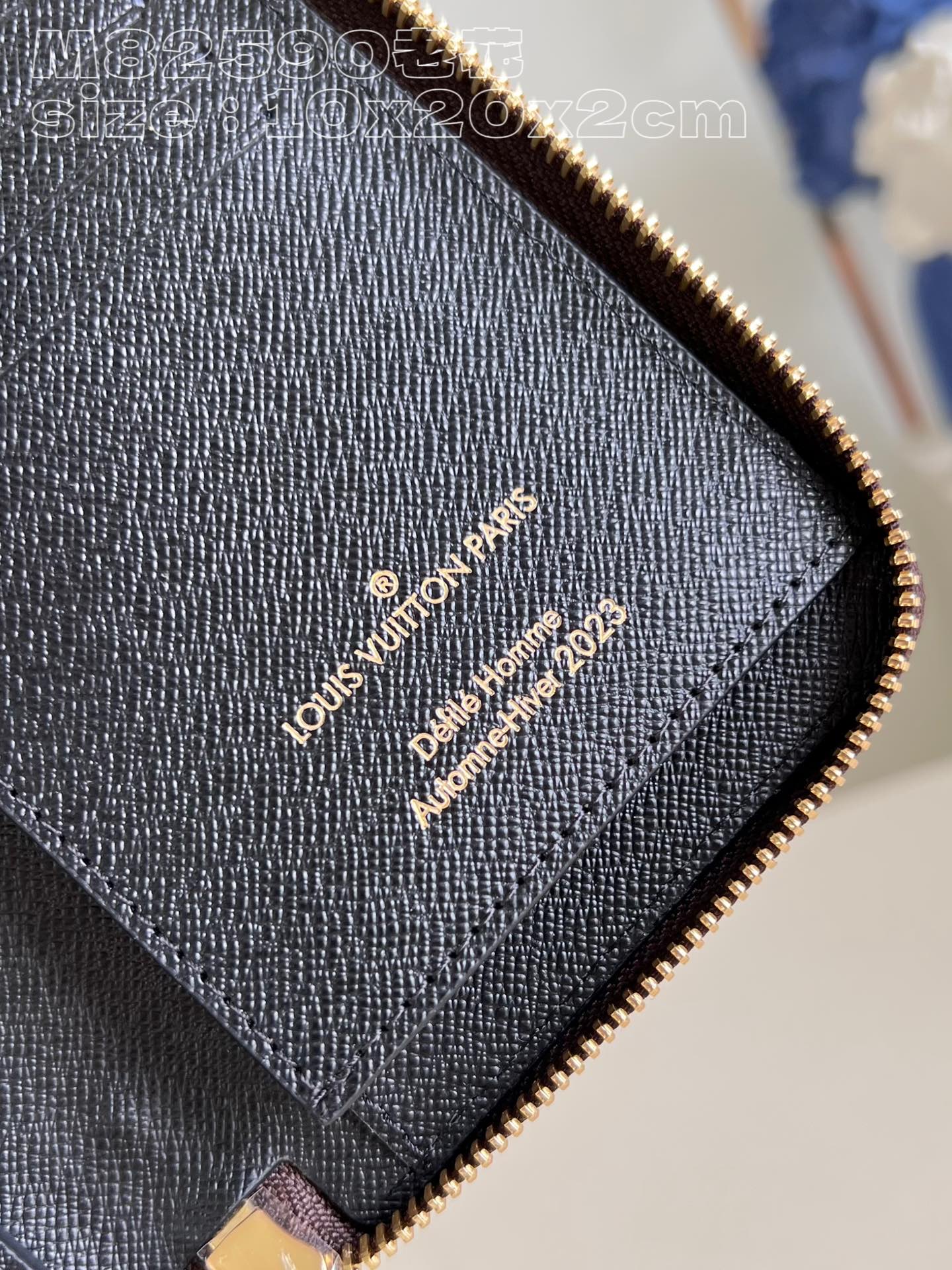 l**is V*t*n zippy vertical wallet