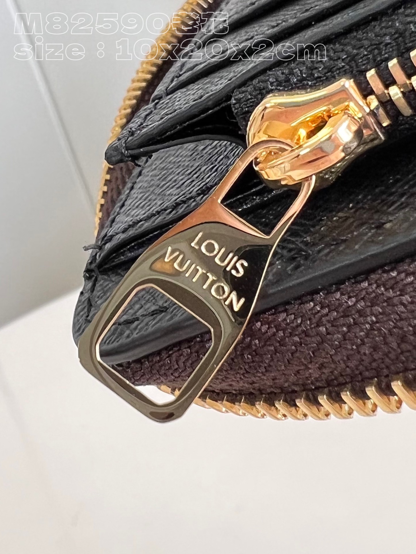 l**is V*t*n zippy vertical wallet