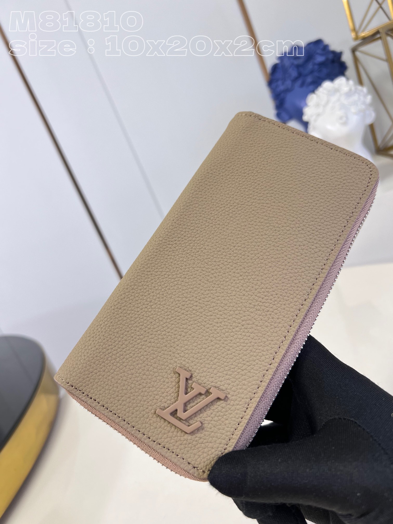 l**is V*t*n zippy wallet