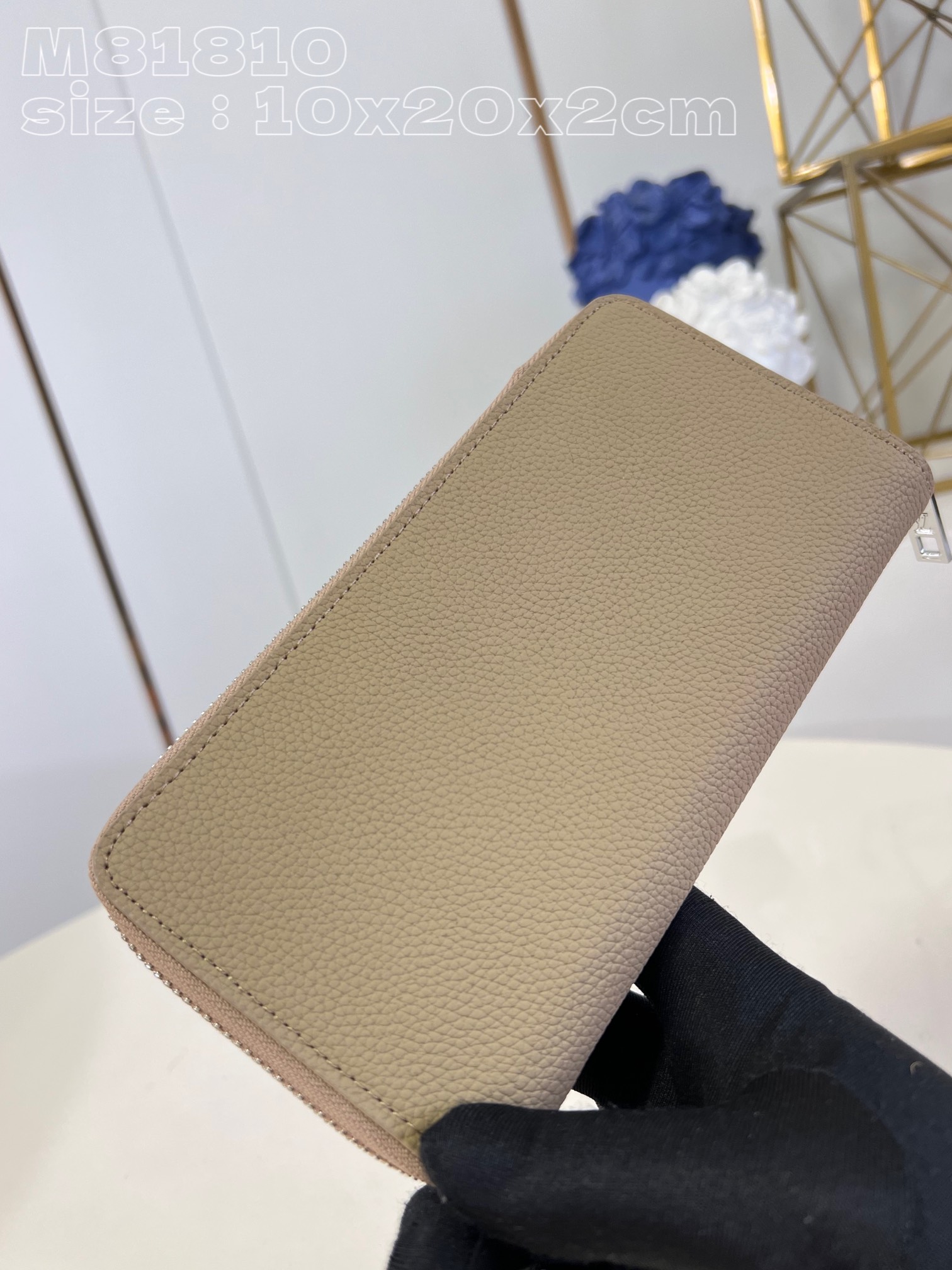 l**is V*t*n zippy wallet