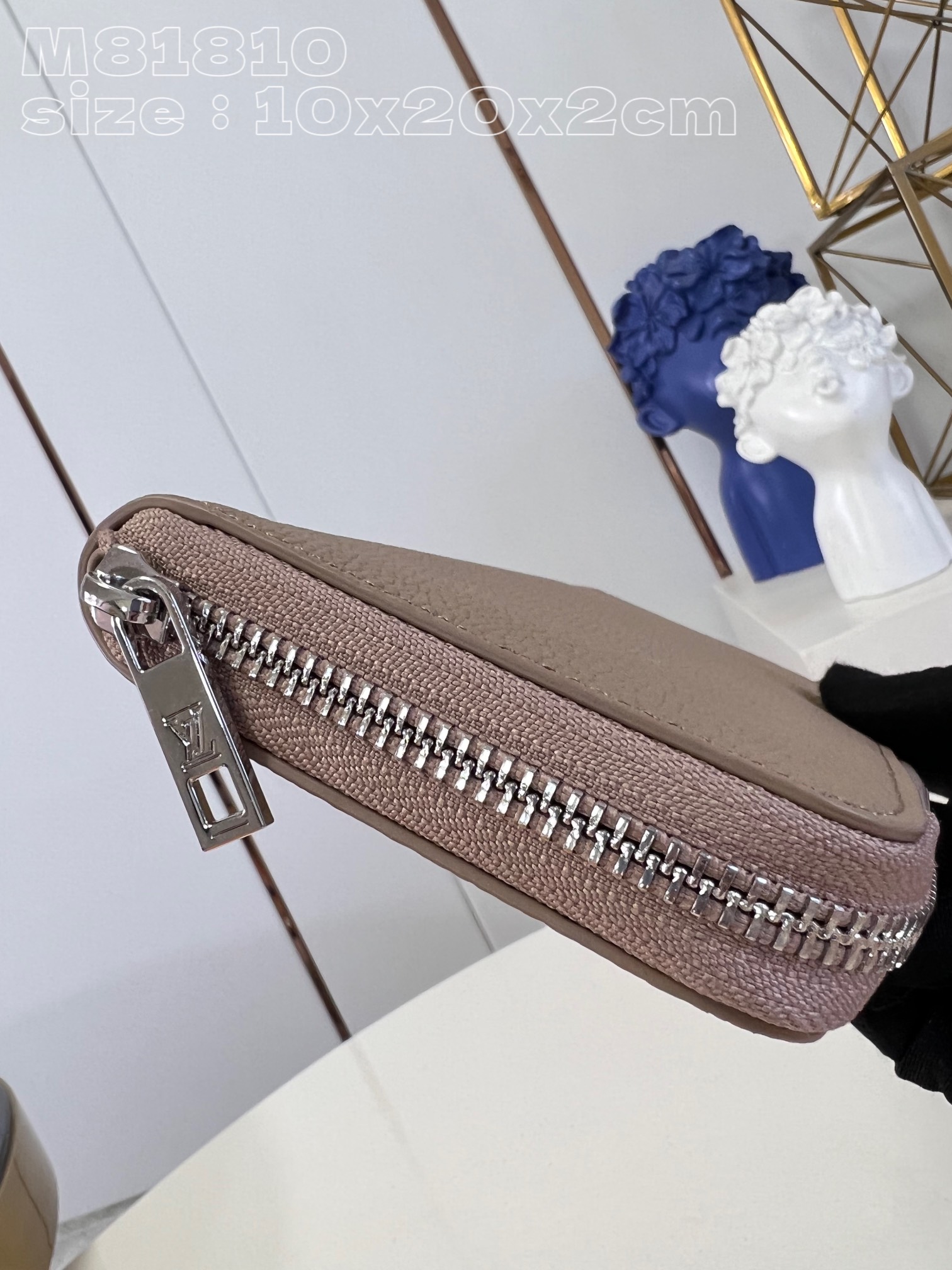 l**is V*t*n zippy wallet