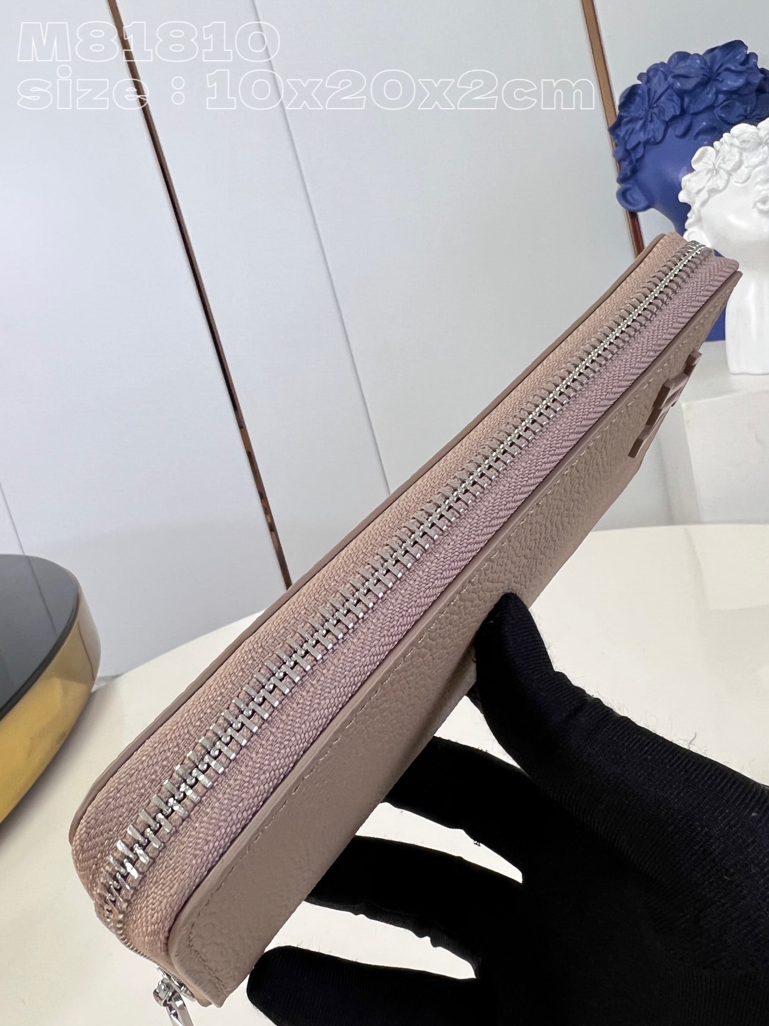 l**is V*t*n zippy wallet
