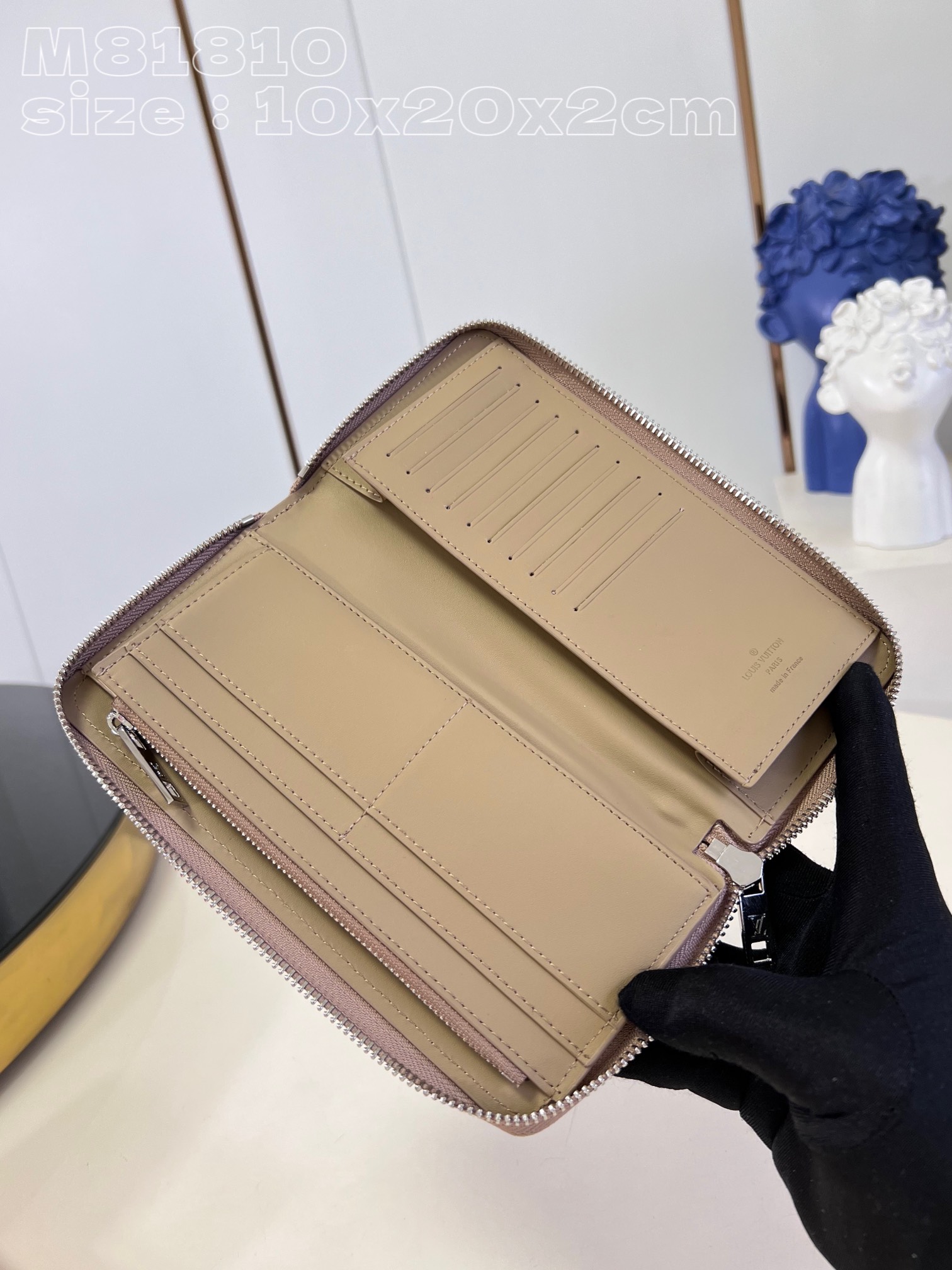 l**is V*t*n zippy wallet