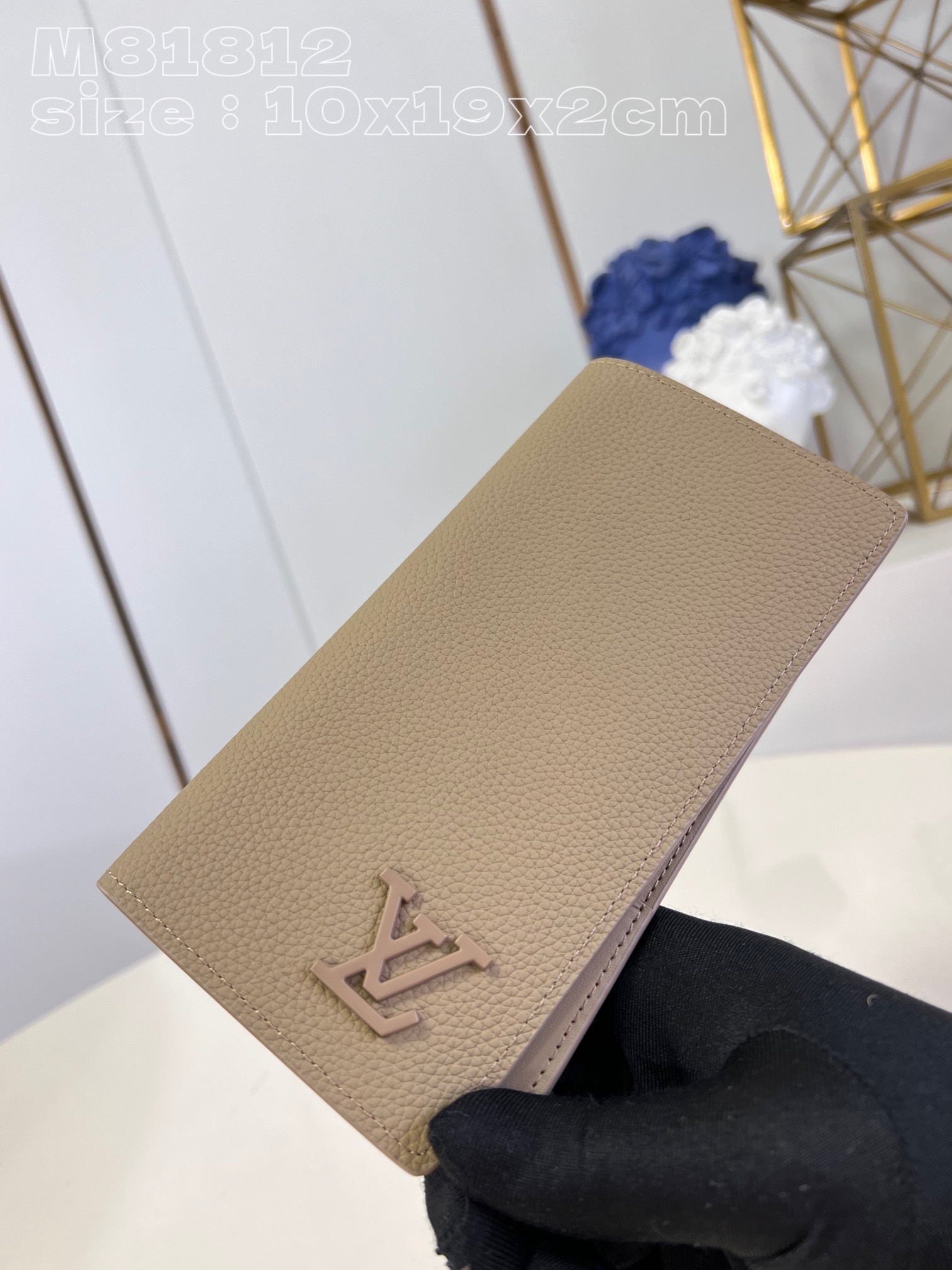 l**is V*t*n aerogram brazza wallet