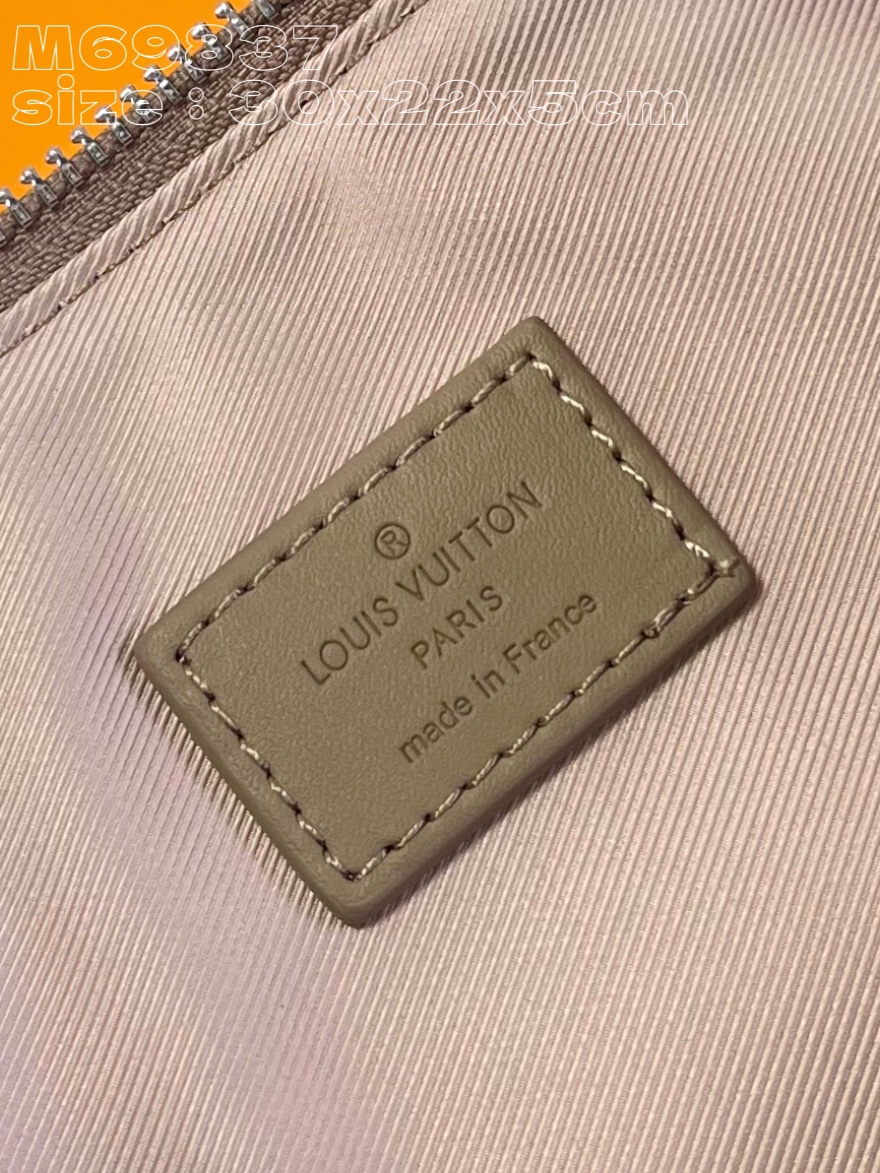 l**is V*t*n takeoff pouch
