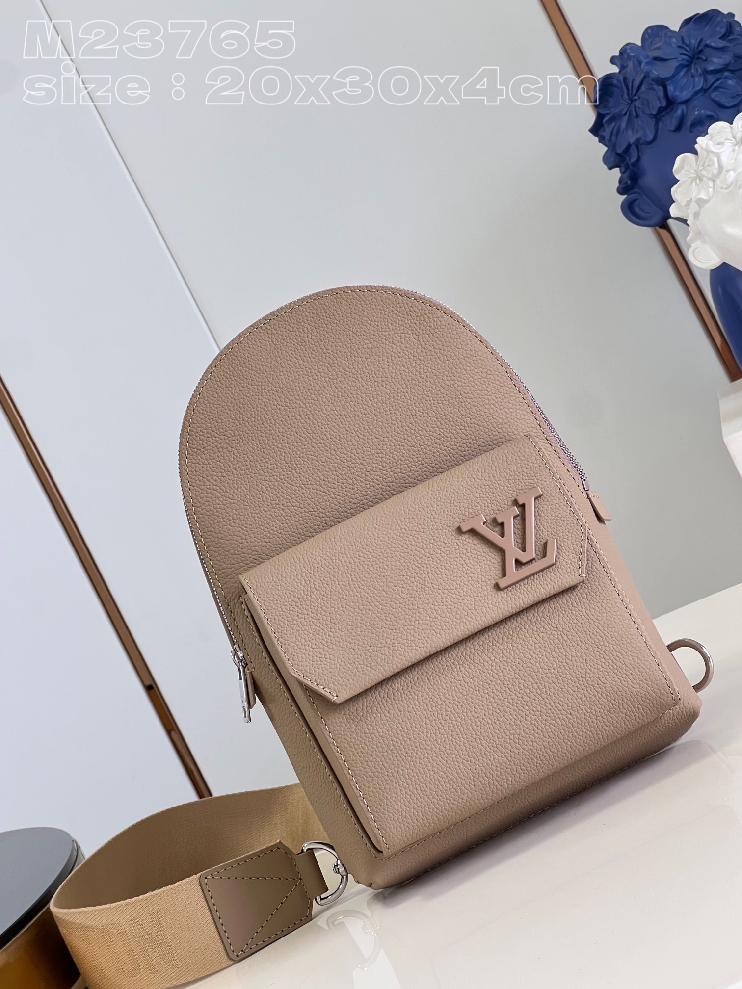 l**is V*t*n pilot slingbag
