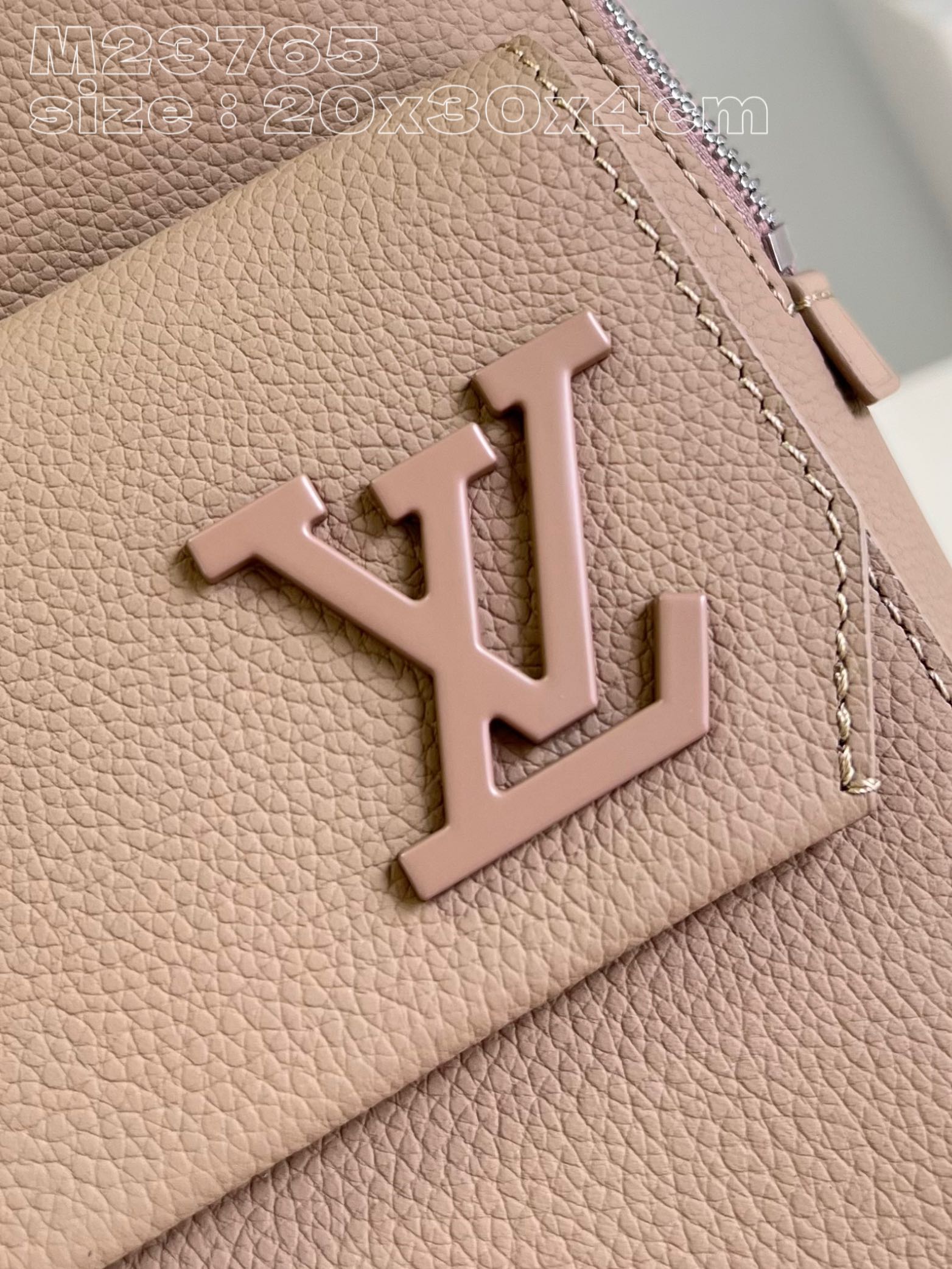 l**is V*t*n pilot slingbag