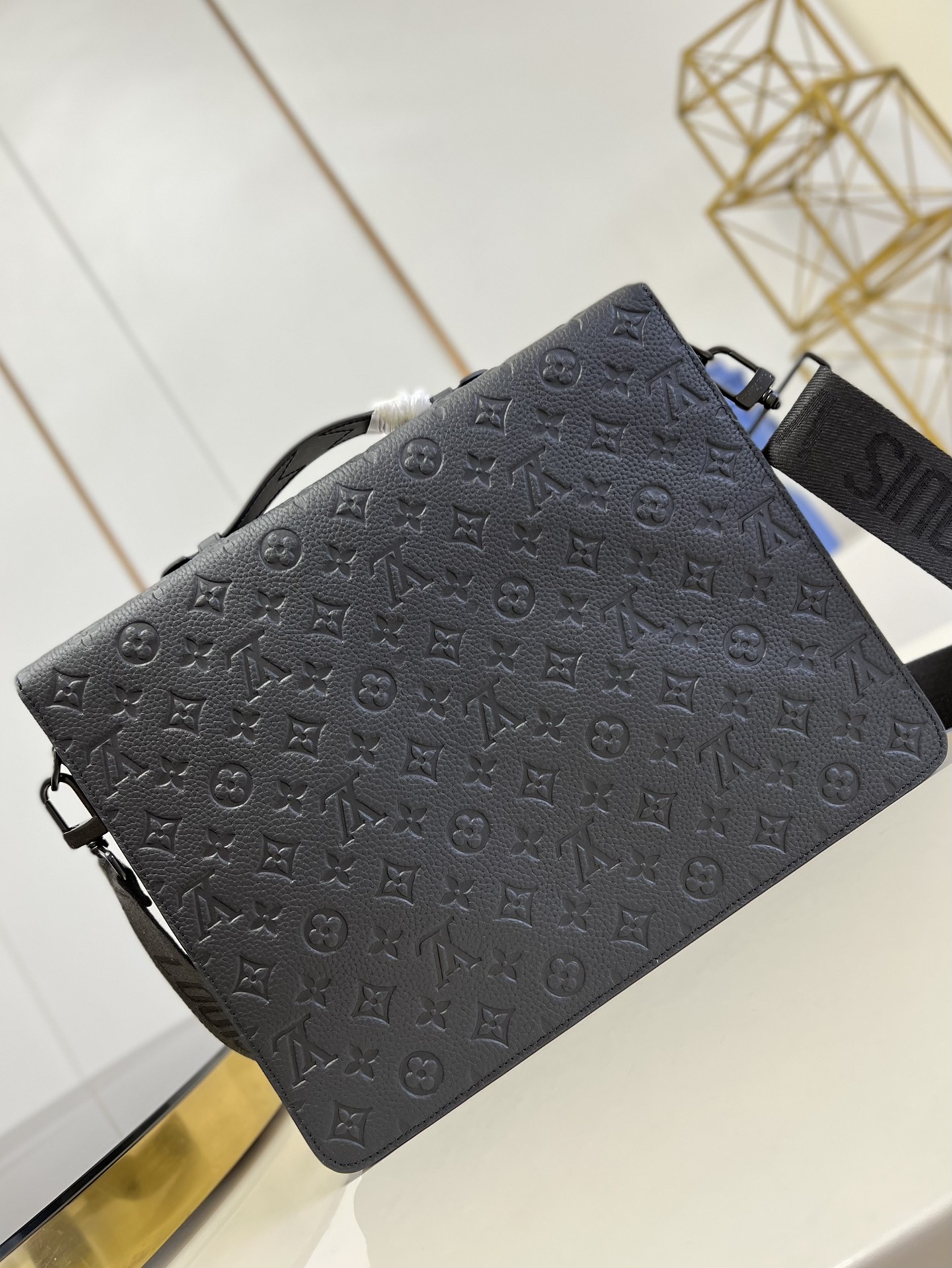 l**is V*t*n s lock briefcase
