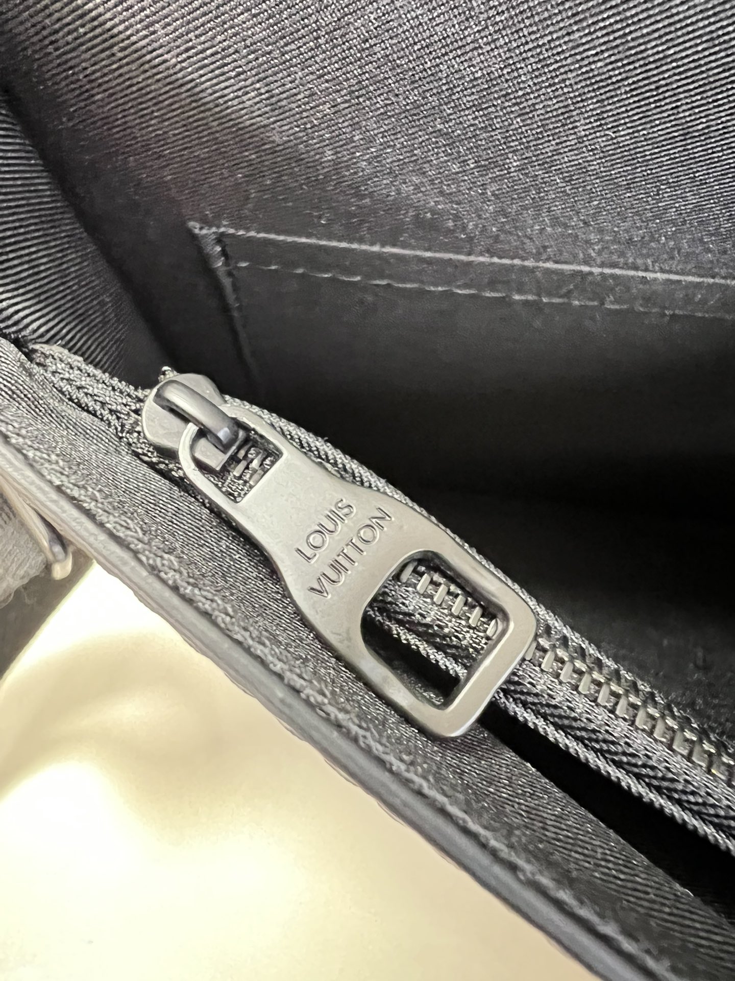 l**is V*t*n s lock briefcase