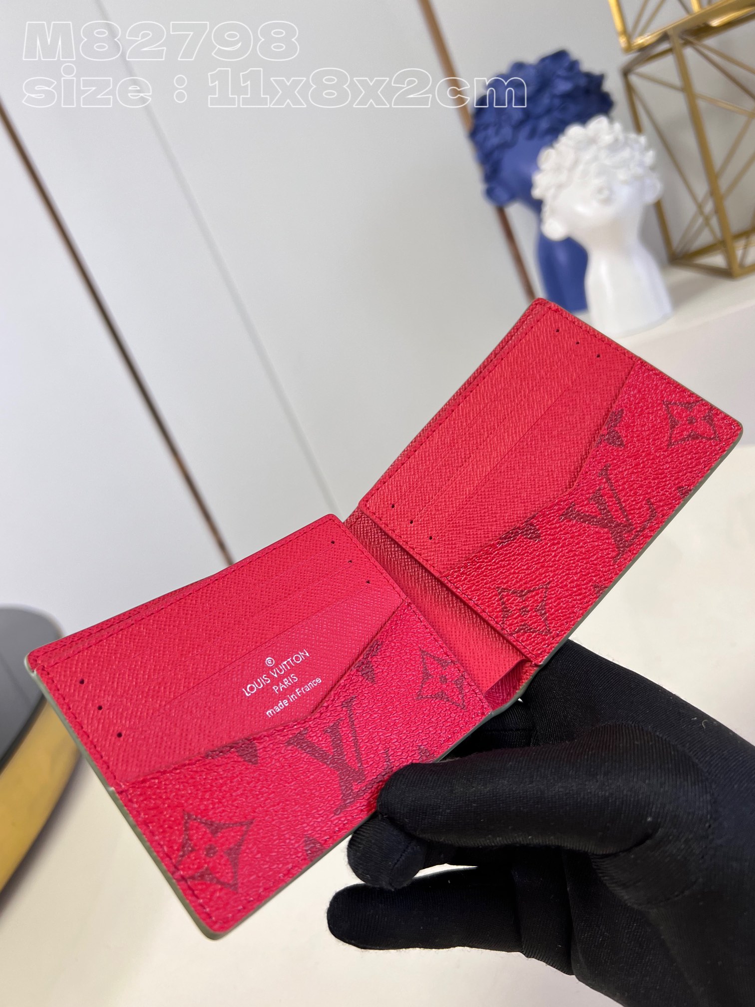 l**is V*t*n  slender wallet