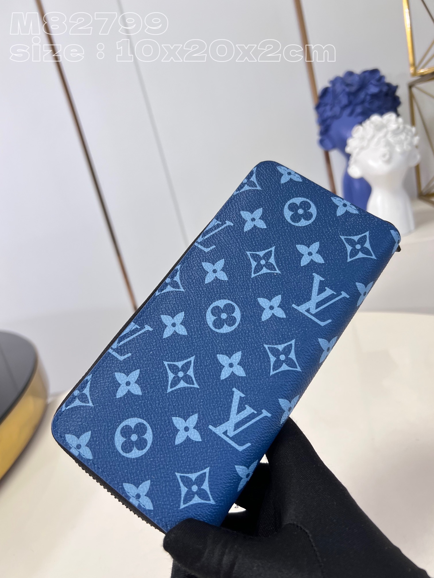 l**is V*t*n zippy wallet