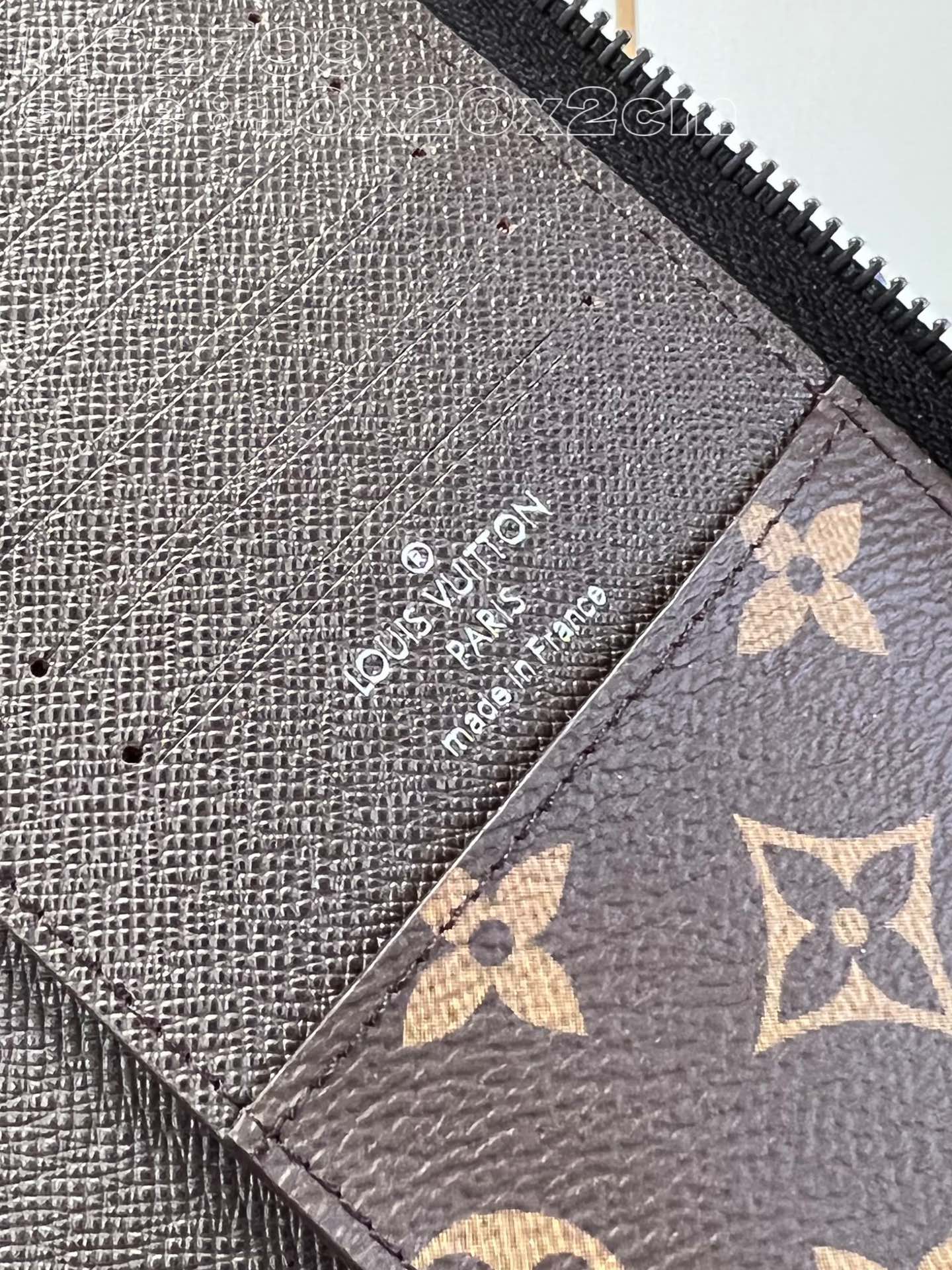 l**is V*t*n zippy wallet