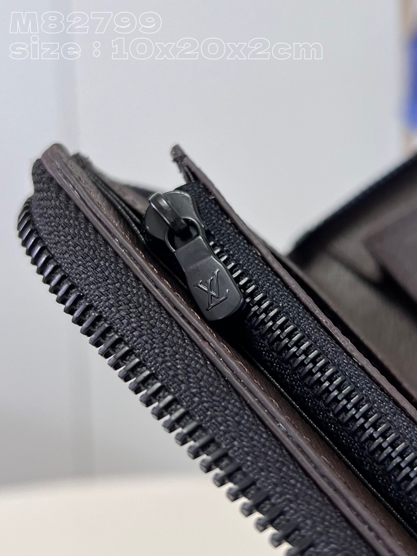 l**is V*t*n zippy wallet