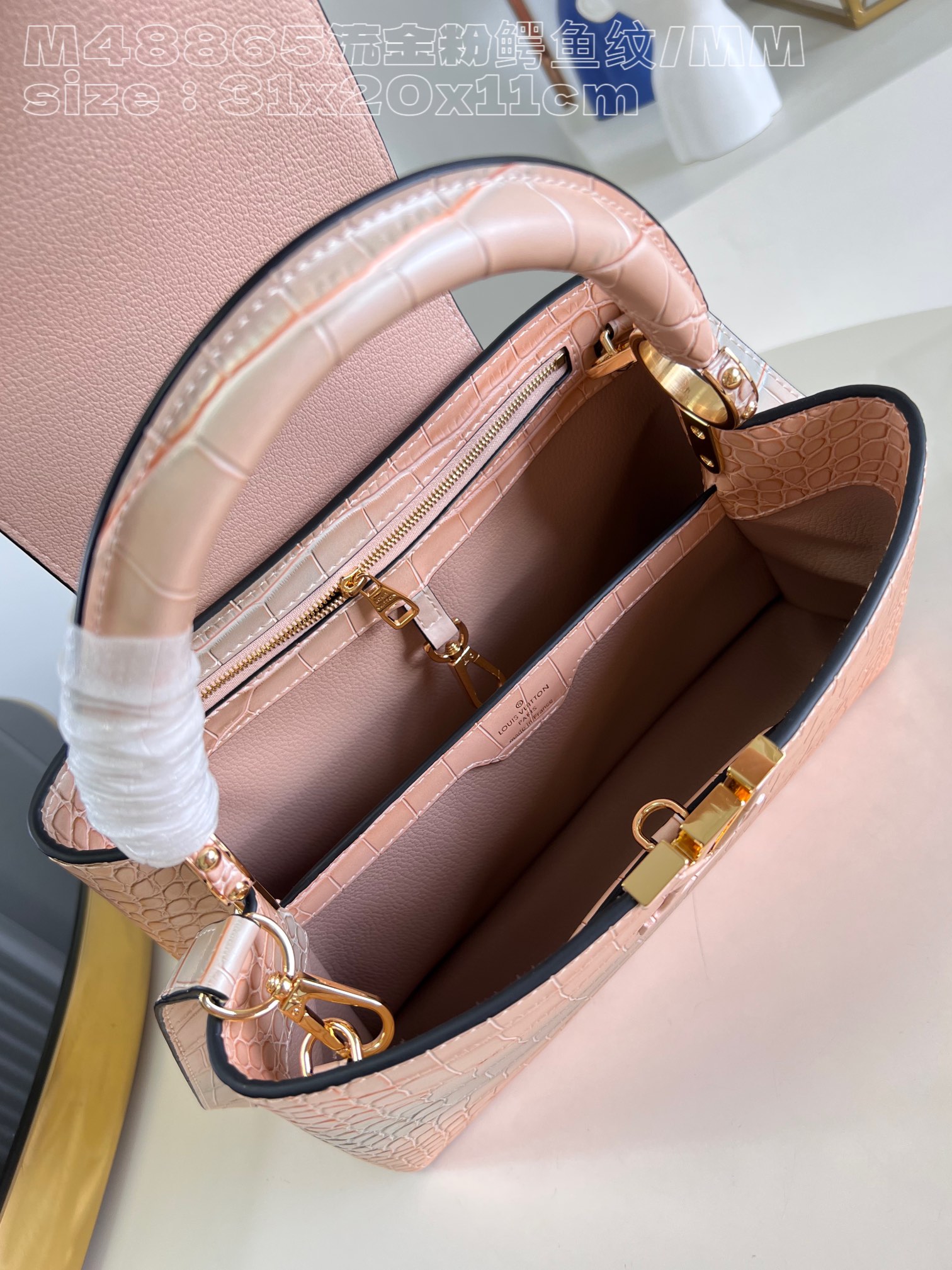 l**is V*t*n capucines medium handbag