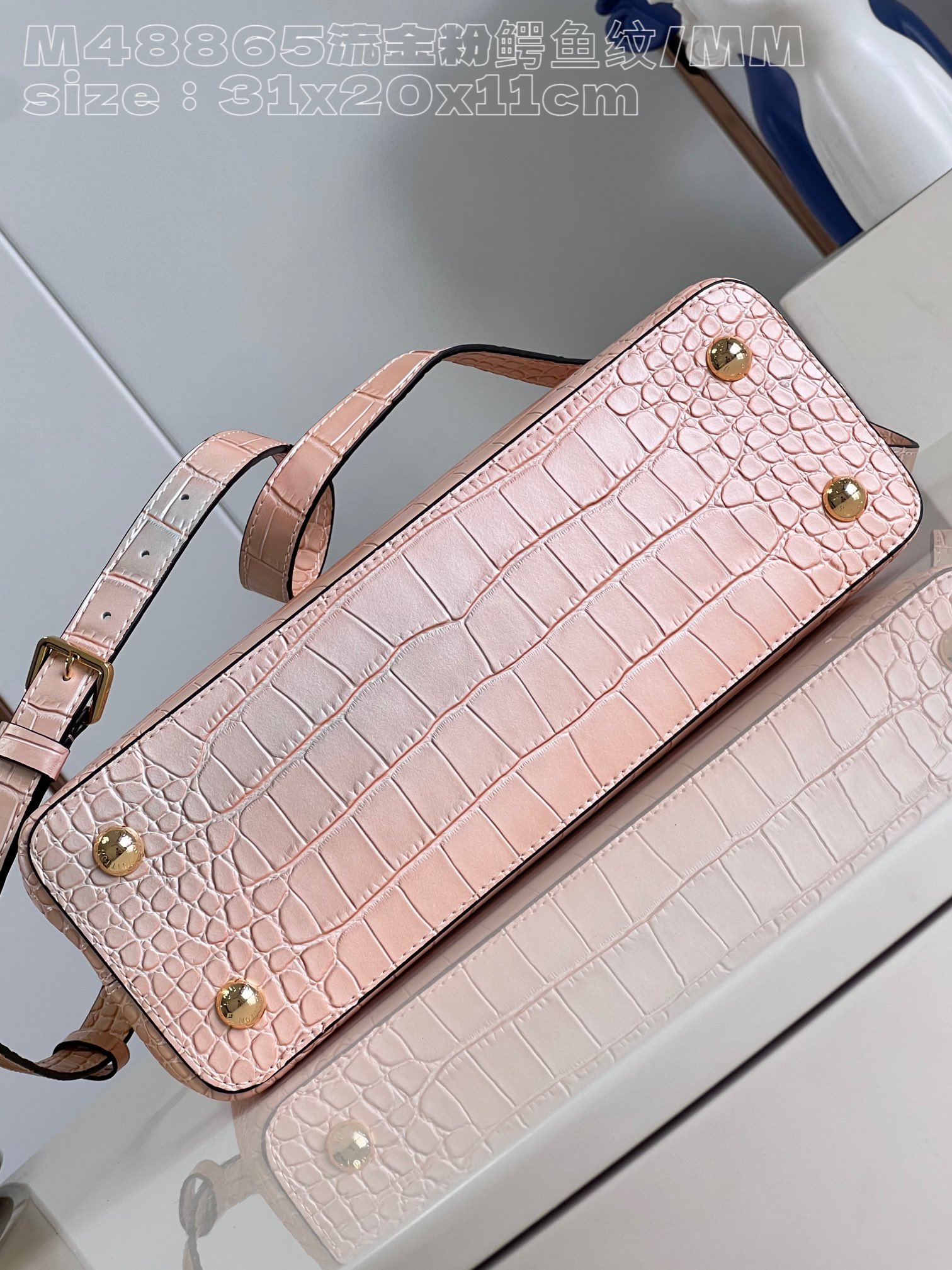 l**is V*t*n capucines medium handbag