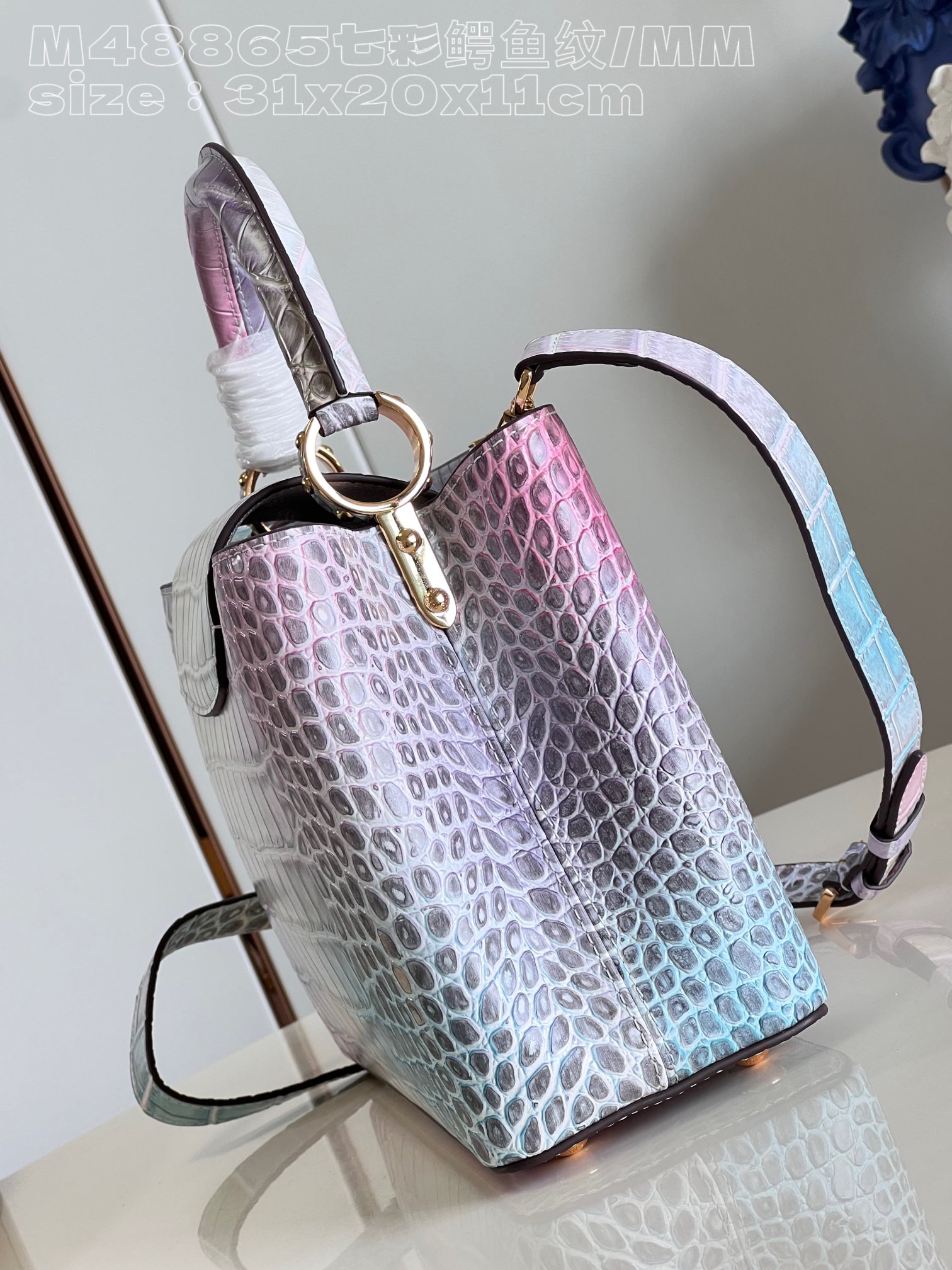 l**is V*t*n capucines medium handbag