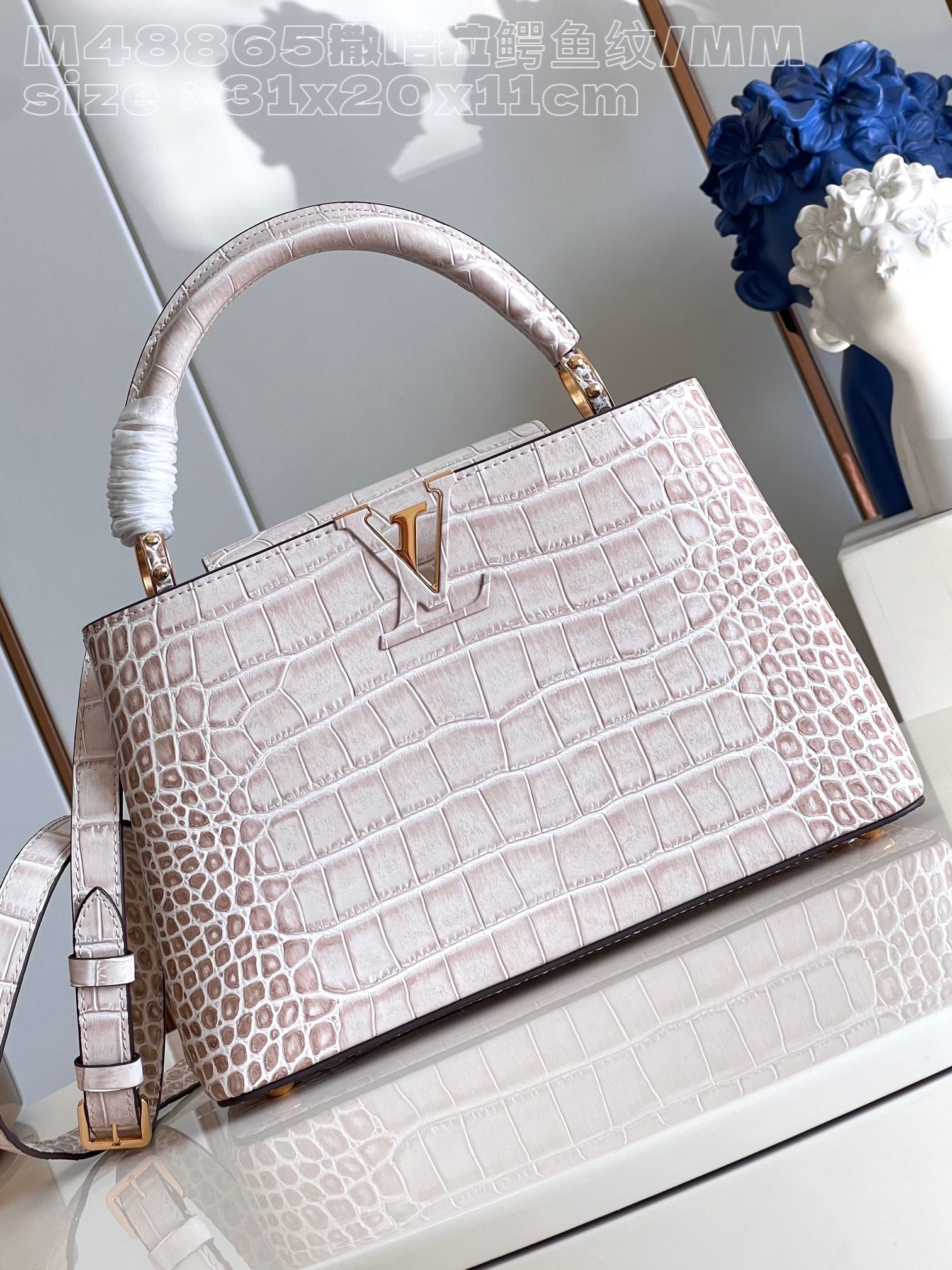 l**is V*t*n capucines medium handbag
