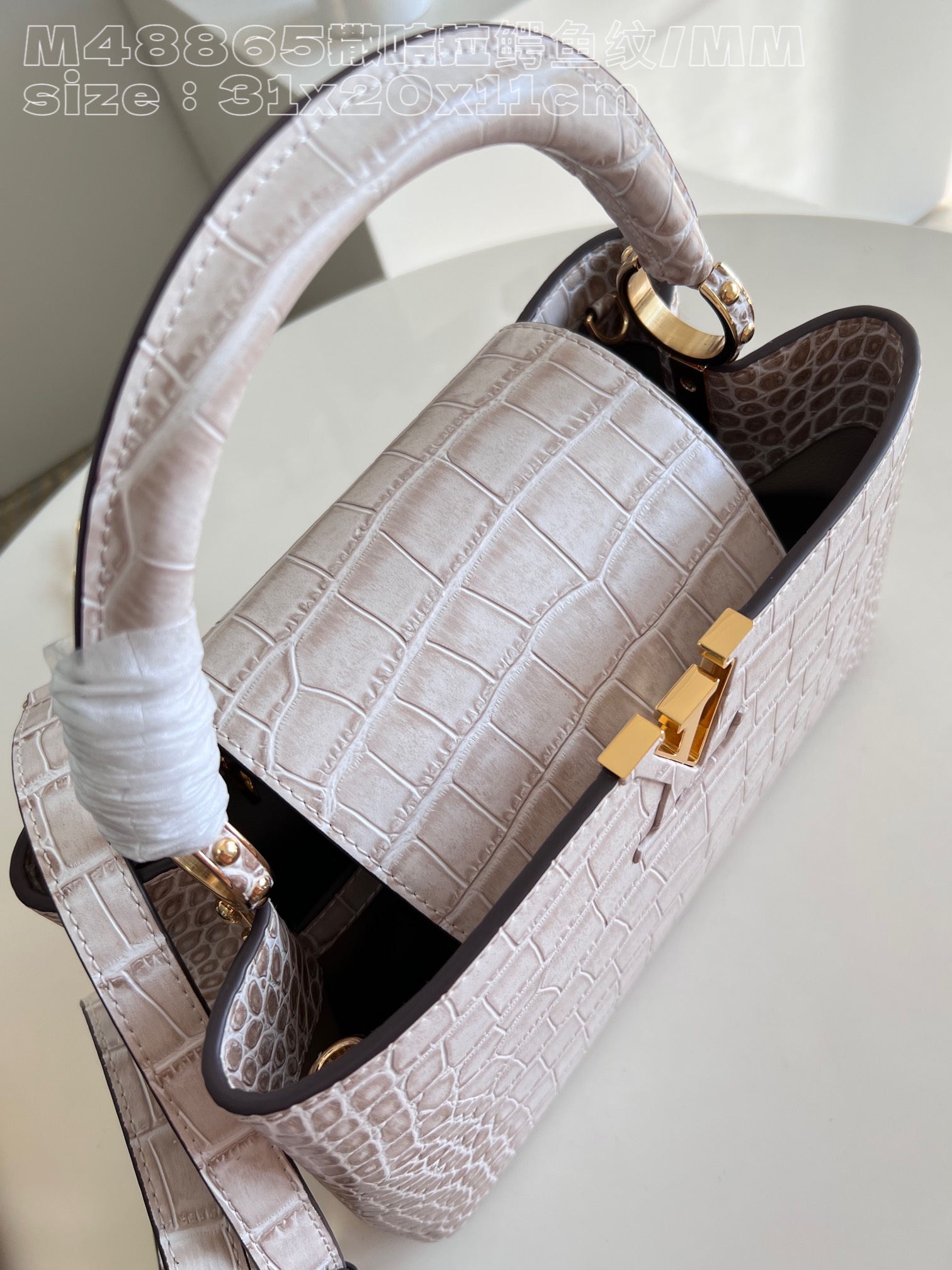 l**is V*t*n capucines medium handbag