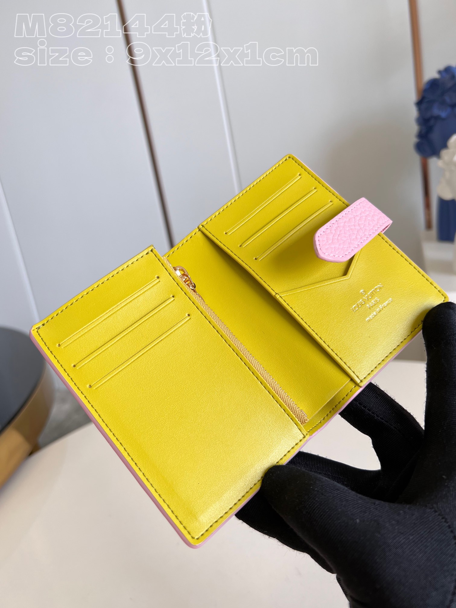 l**is V*t*n vertical compact wallet
