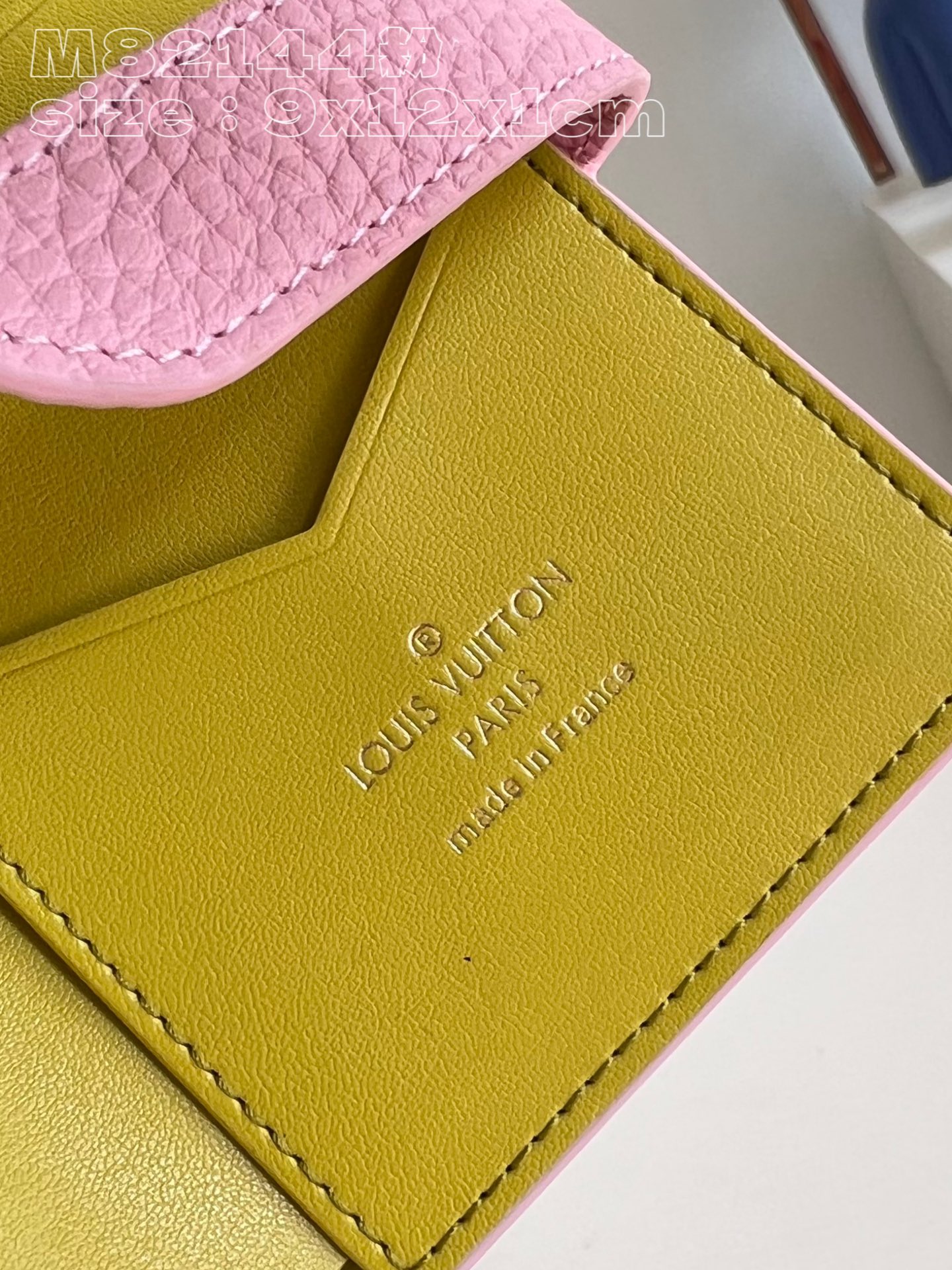 l**is V*t*n vertical compact wallet
