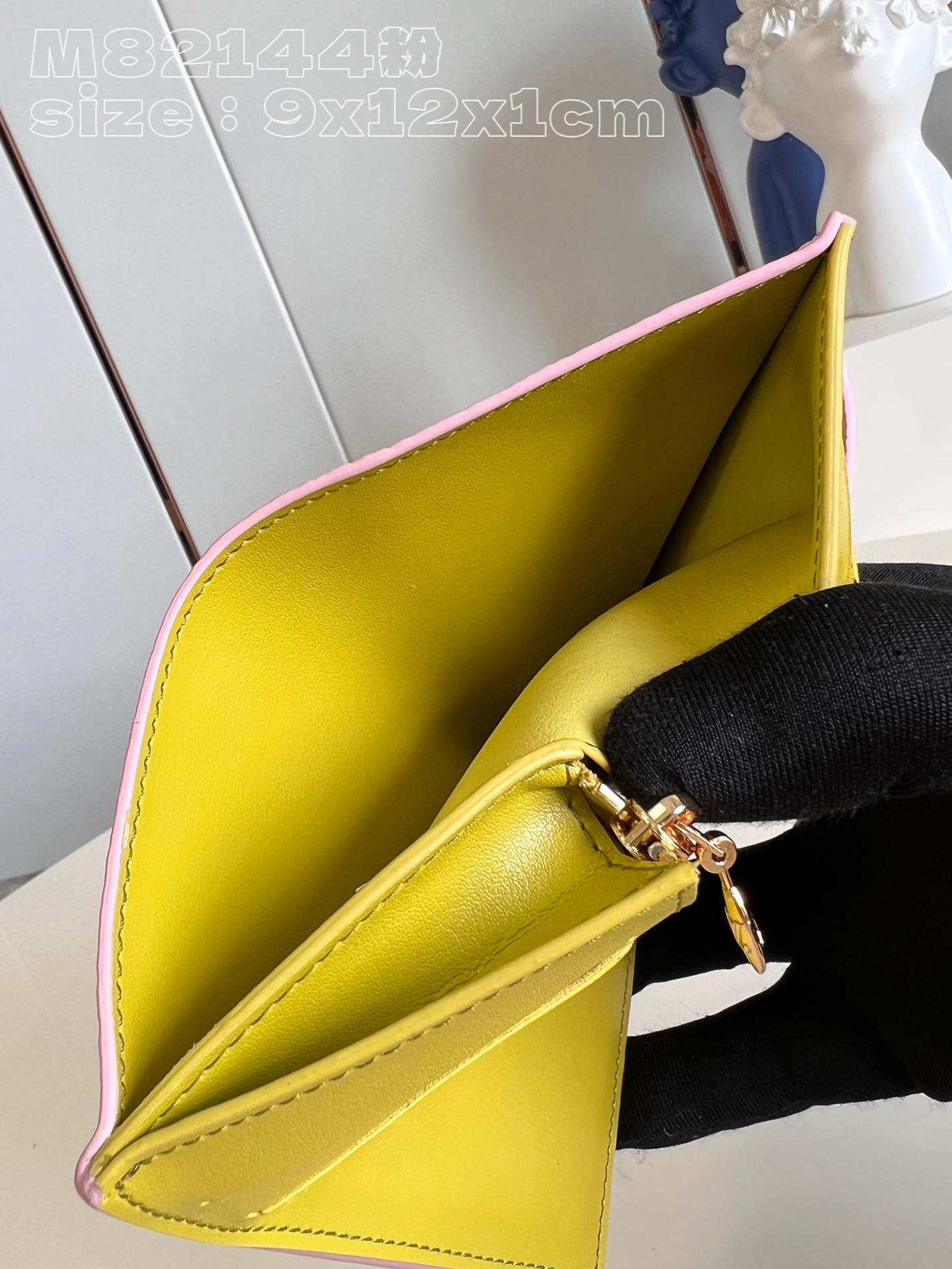 l**is V*t*n vertical compact wallet
