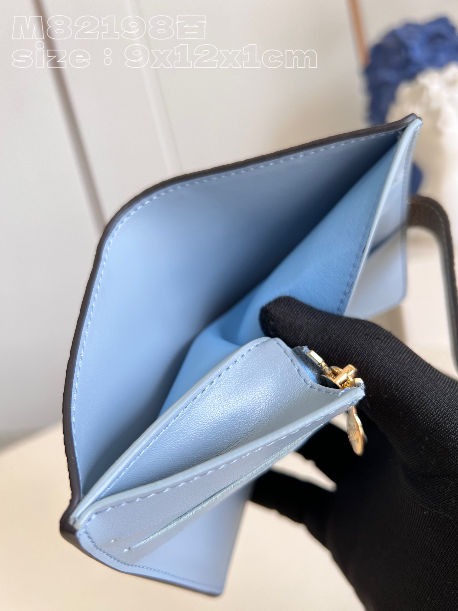 l**is V*t*n vertical compact wallet