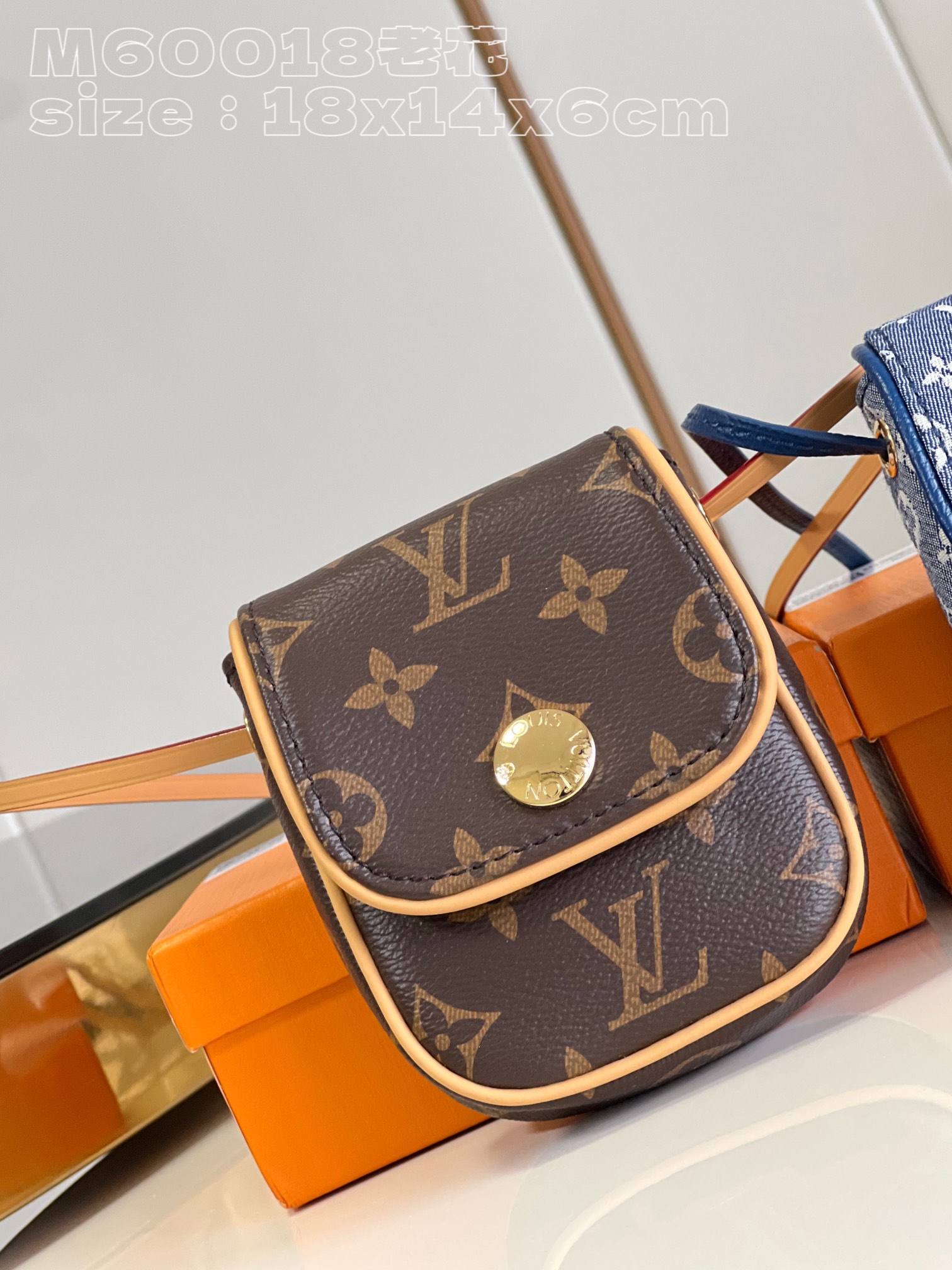 l**is V*t*n pochette cancun pouch