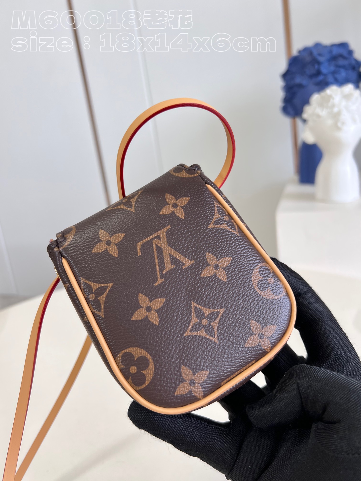 l**is V*t*n pochette cancun pouch