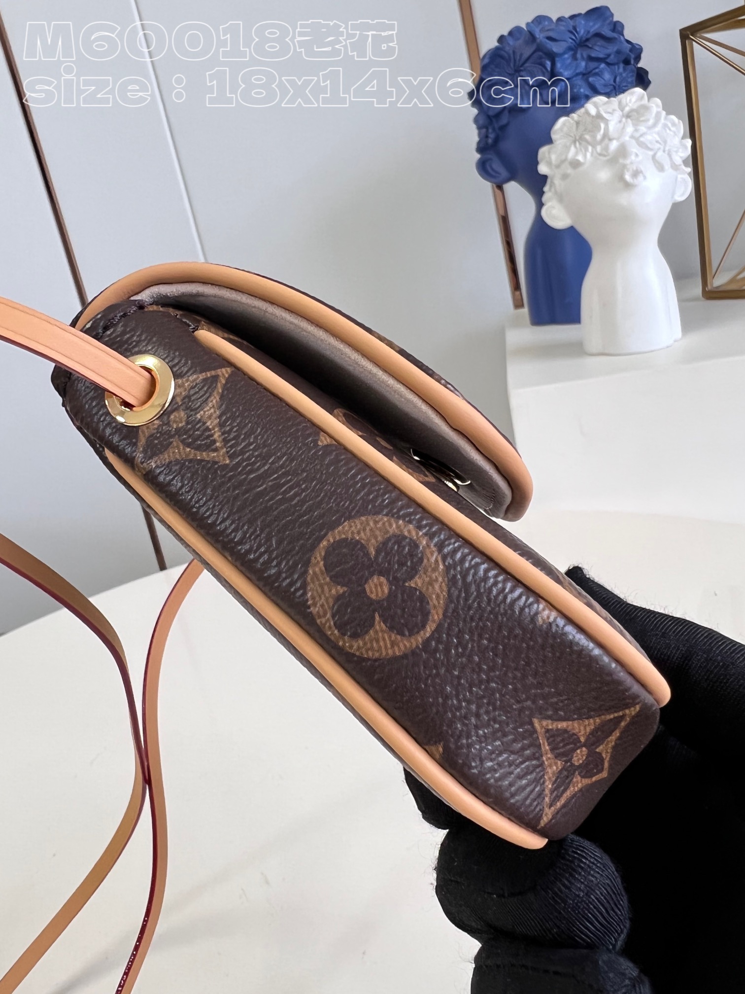 l**is V*t*n pochette cancun pouch