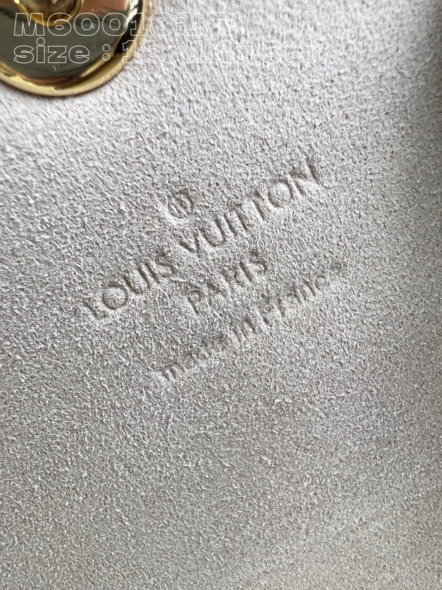 l**is V*t*n pochette cancun pouch
