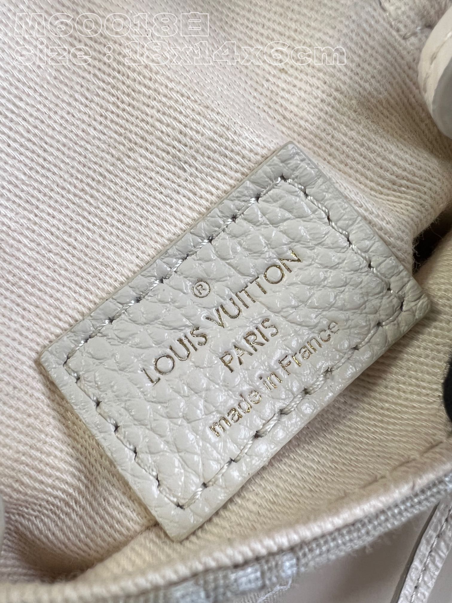 l**is V*t*n pochette cancun pouch