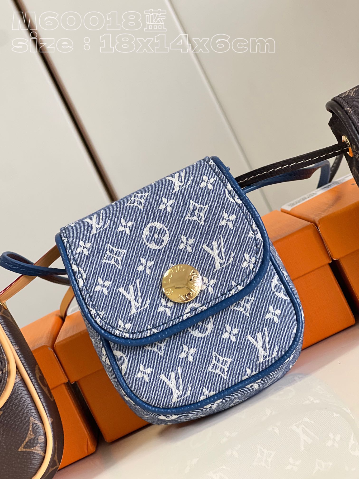 l**is V*t*n pochette cancun pouch
