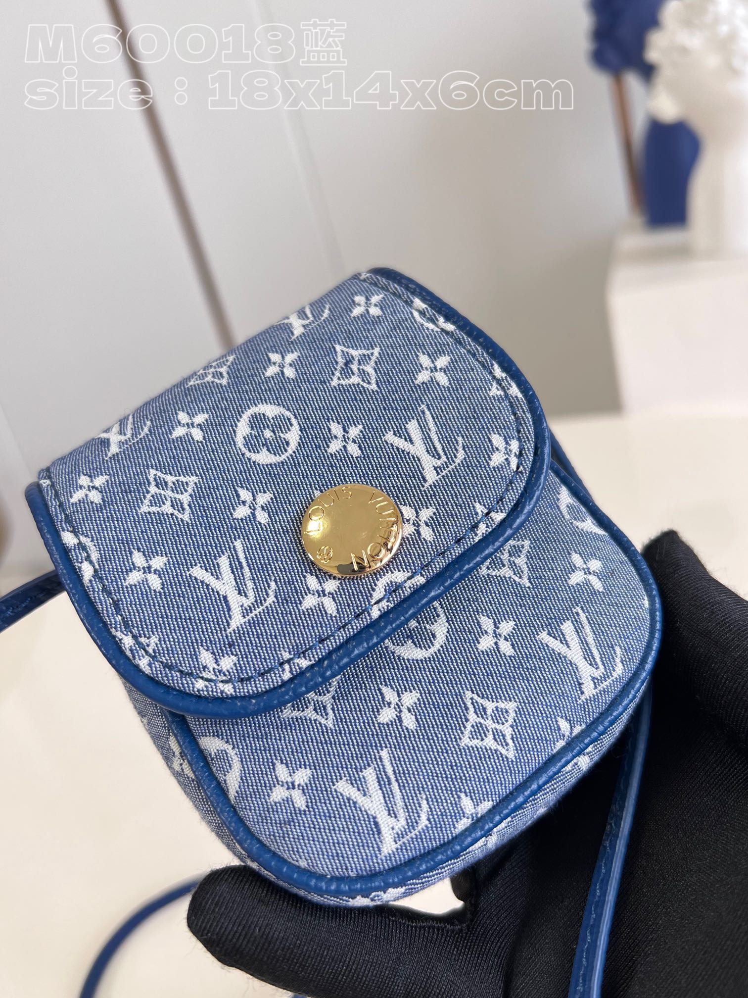 l**is V*t*n pochette cancun pouch