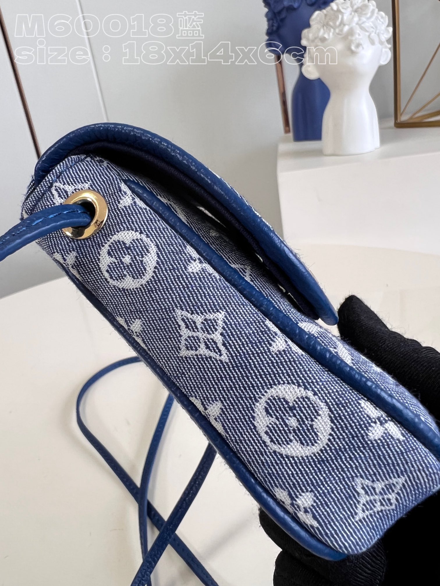 l**is V*t*n pochette cancun pouch